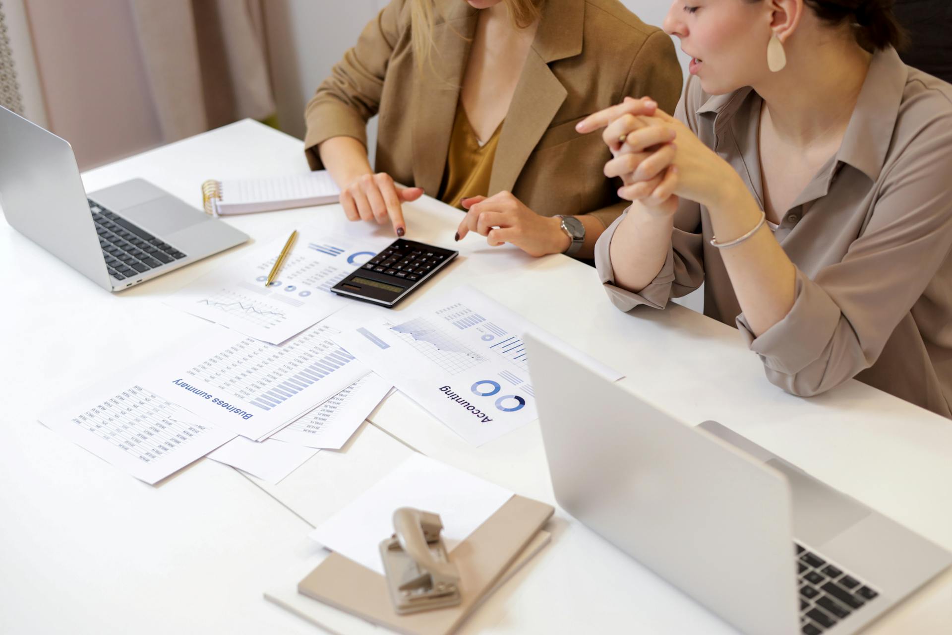 Two women in an office having a conversation | Source: Pexels