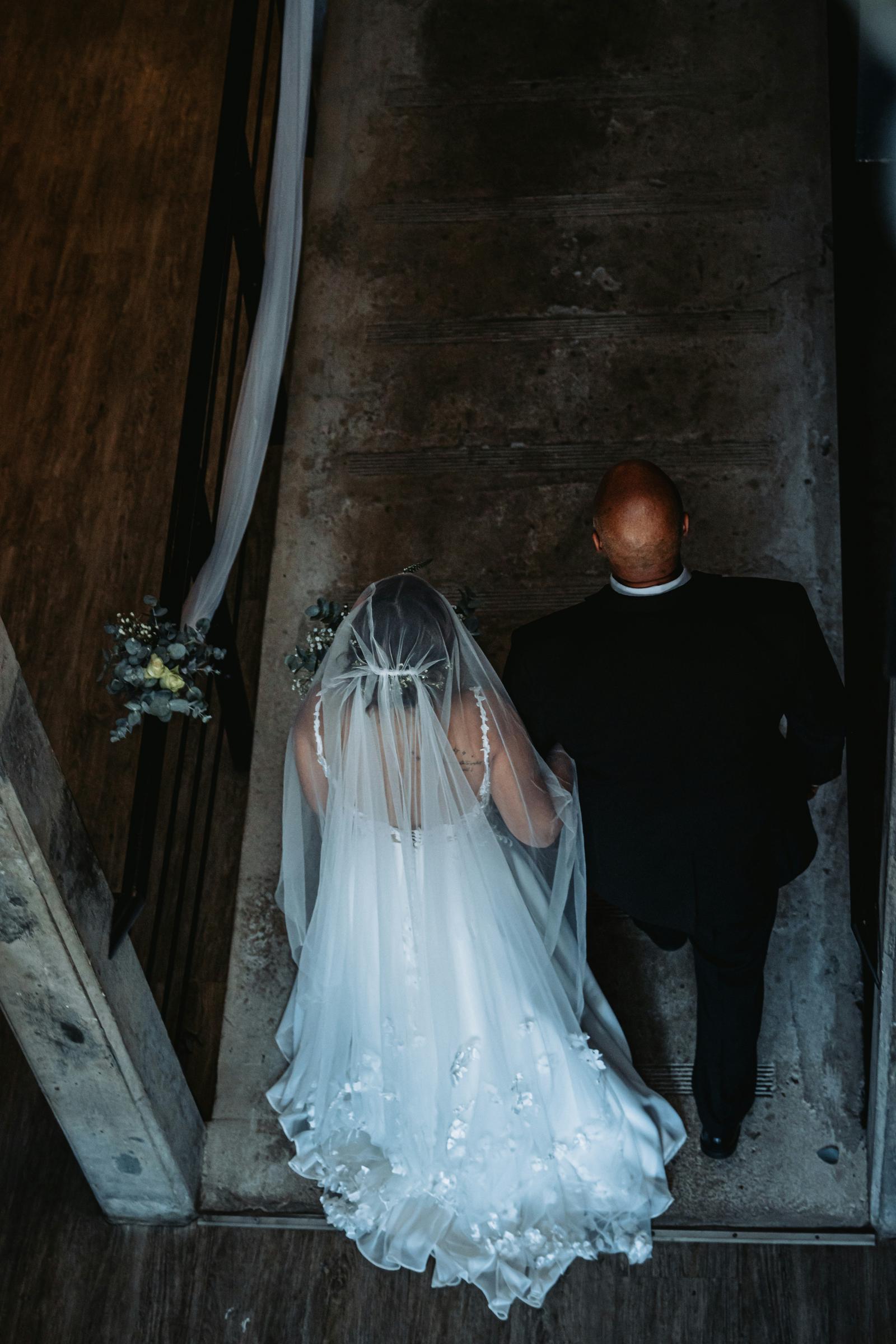 Bride walking down the aisle with her dad | Source: Unsplash