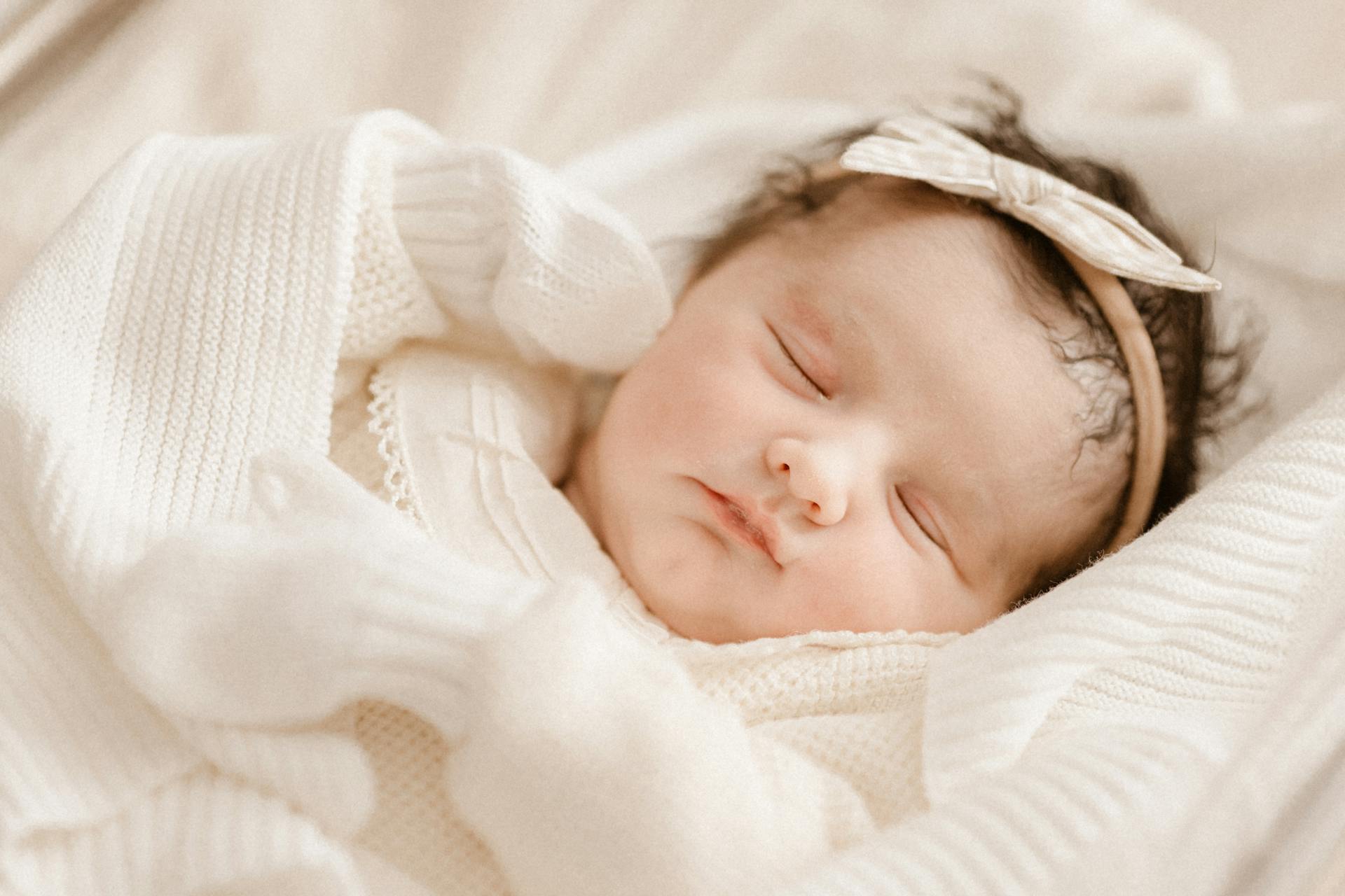 A baby girl sleeping | Source: Pexels