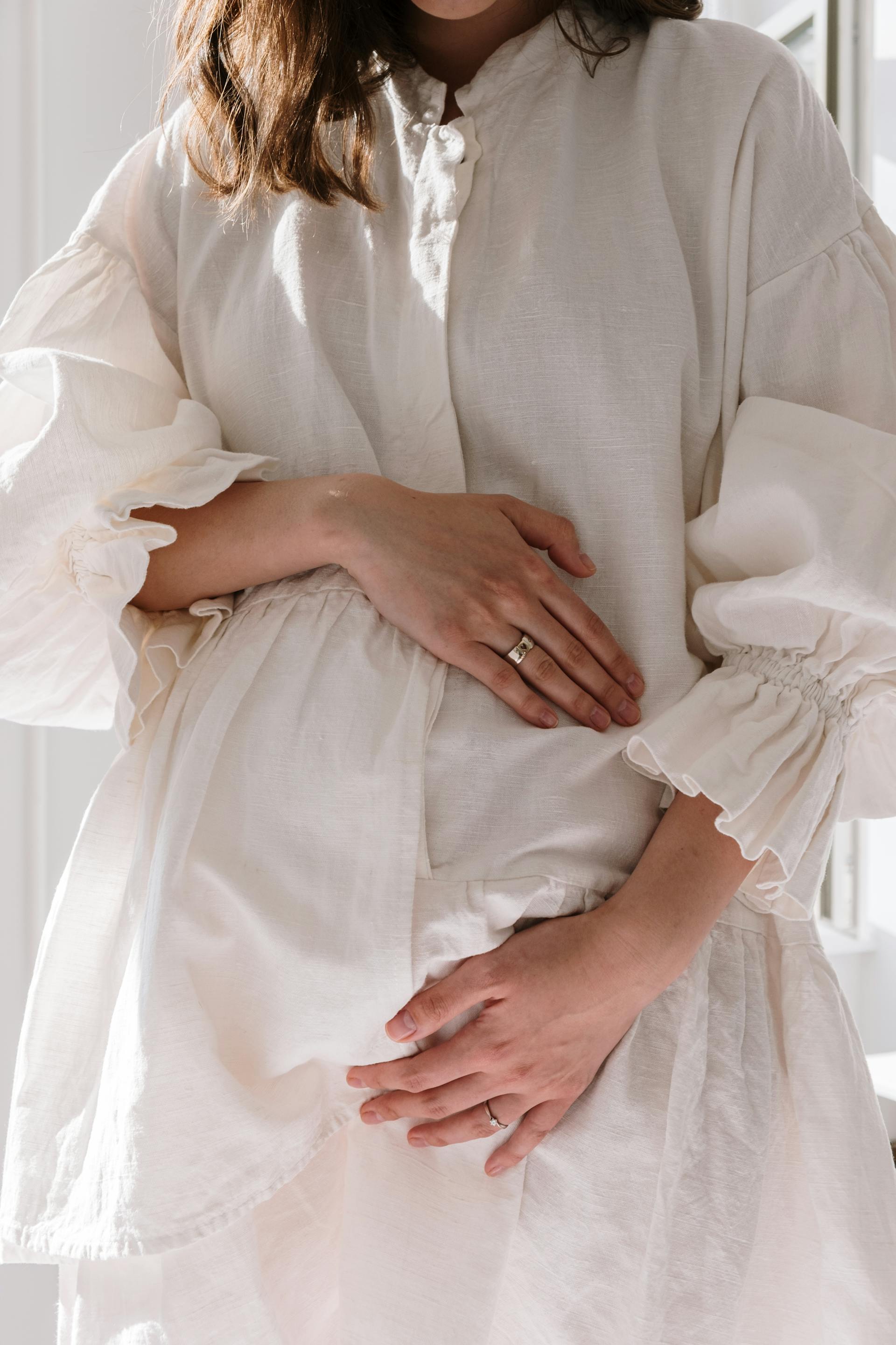 A pregnant woman holding her belly | Source: Pexels