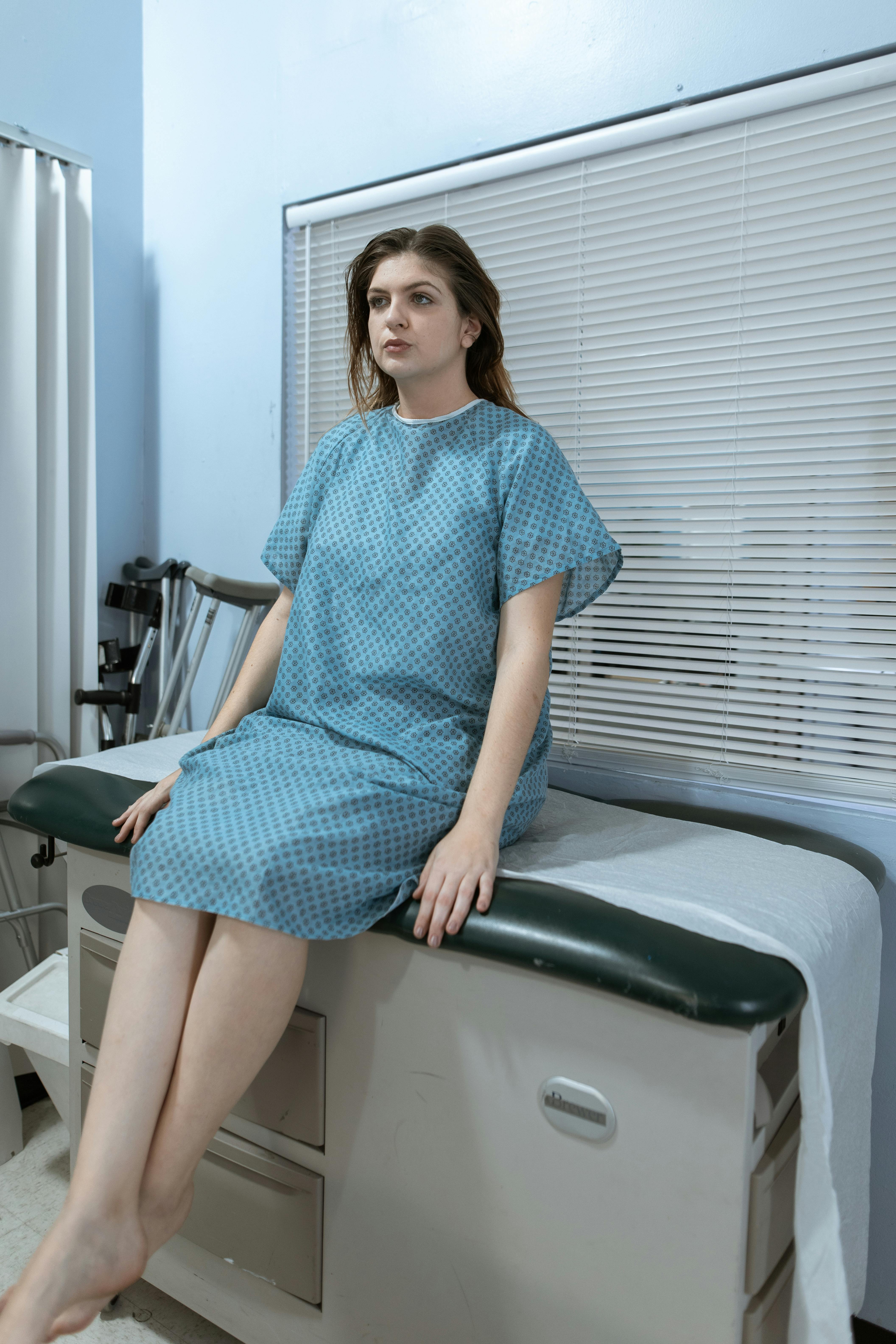 A woman sitting on a hospital bed | Source: Pexels