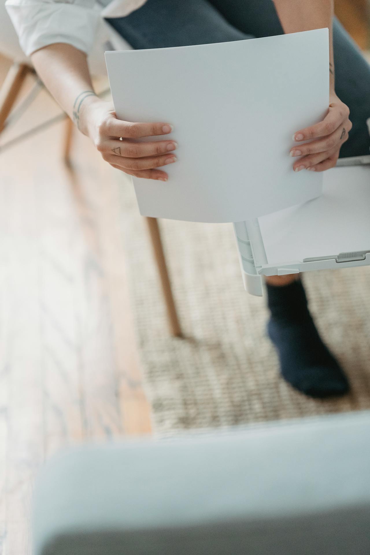 A woman holding a stack of papers | Source: Pexels