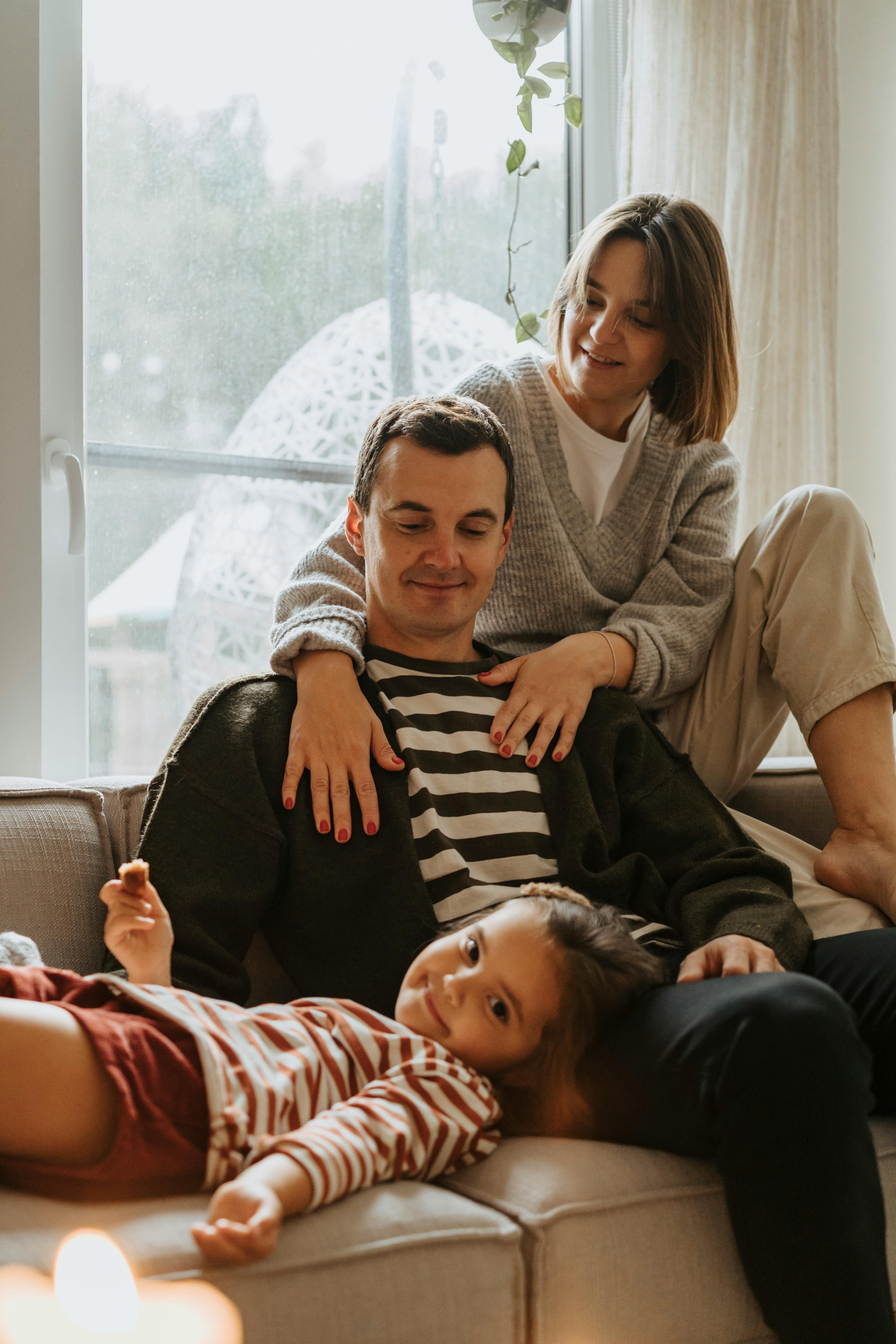 A happy family of three | Source: Pexels