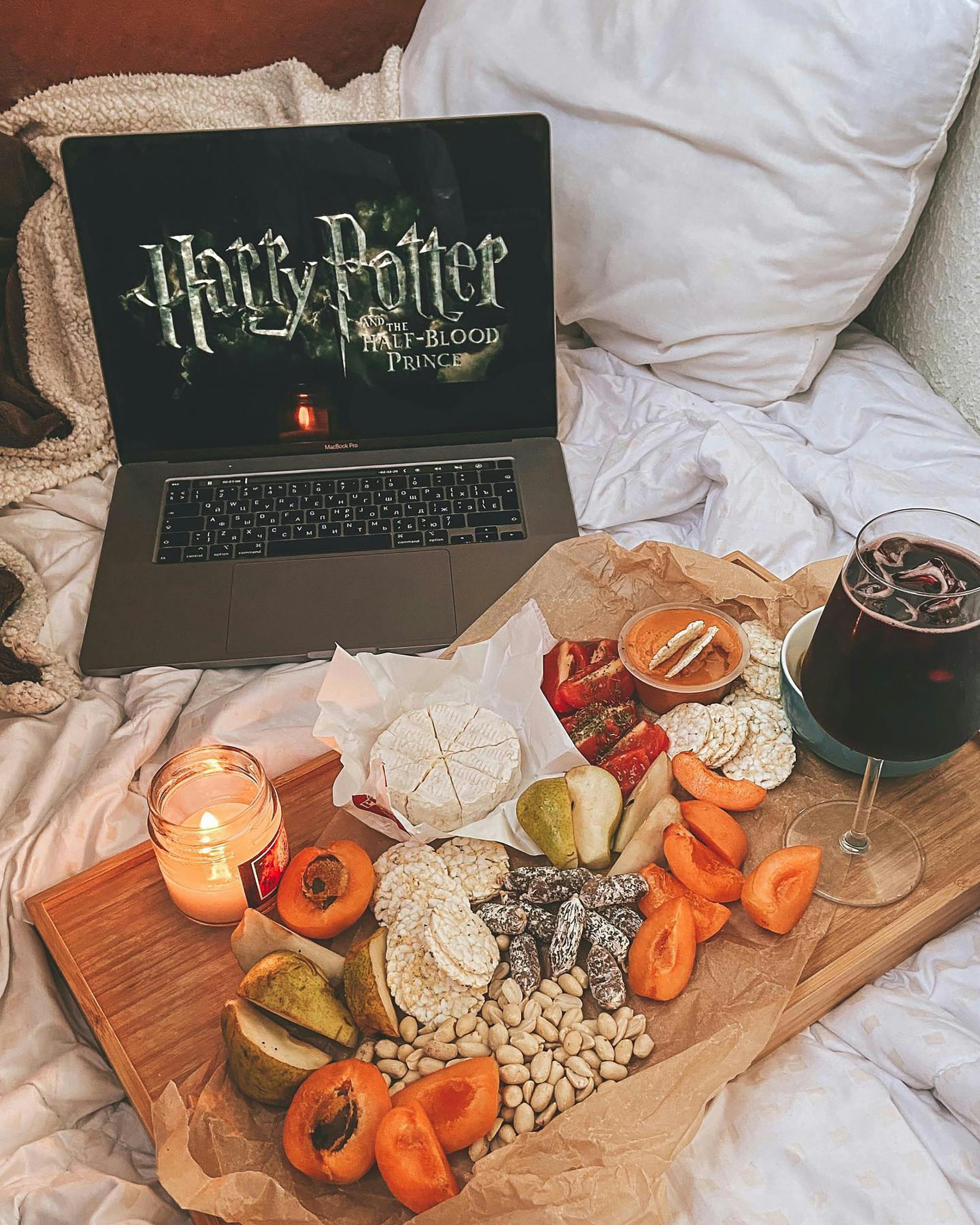 Food and drink prepared for watching a Harry Potter movie | Source: Pexels