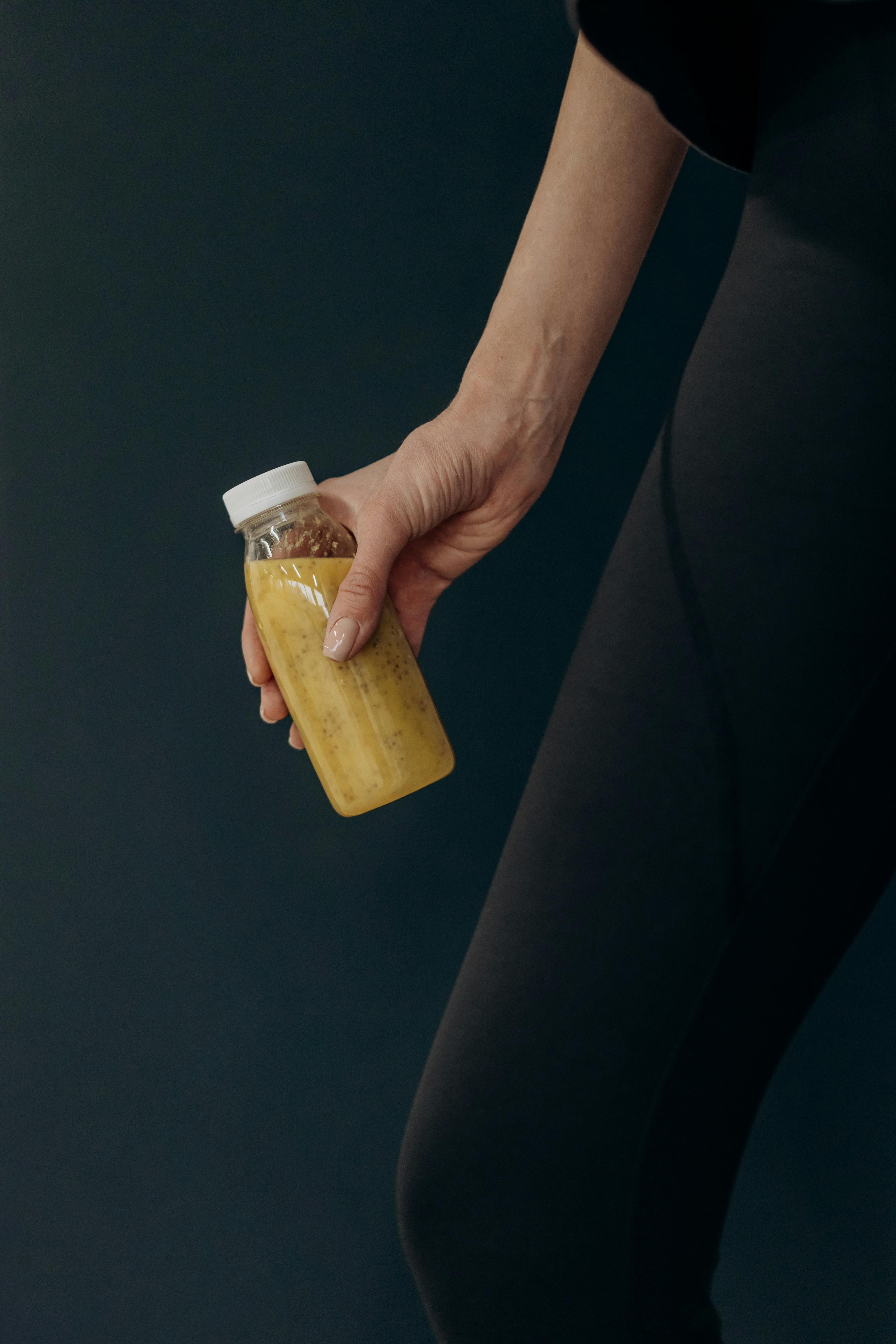 A woman holding a smoothie | Source: Pexels