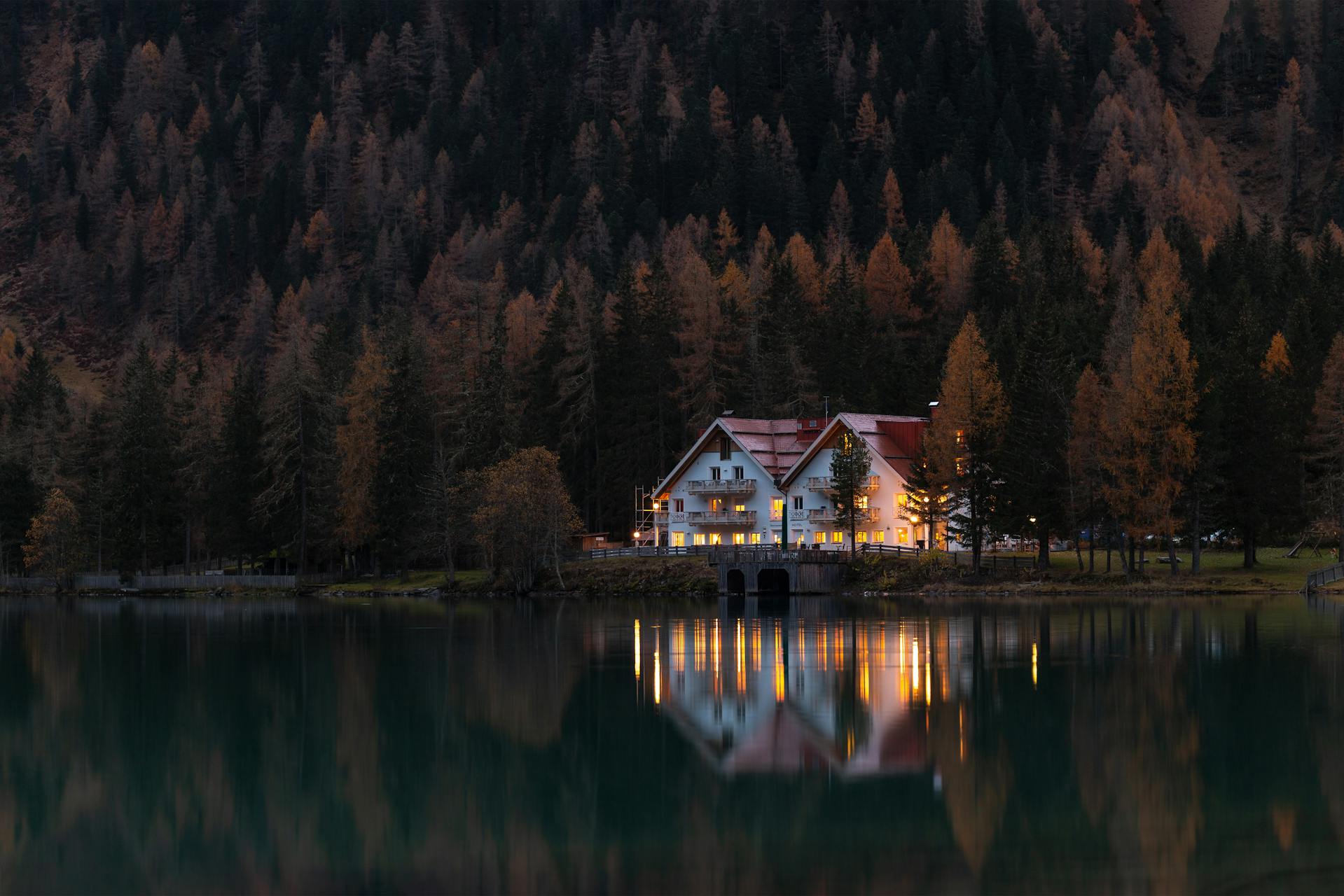 A lake house | Source: Pexels