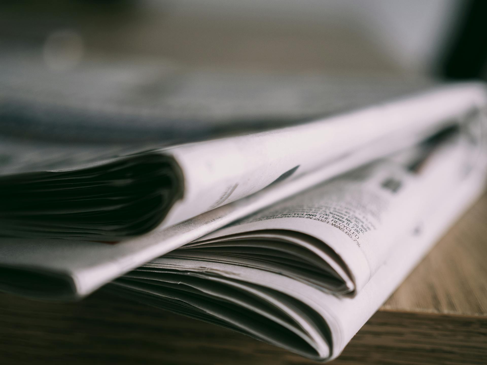 A folded newspaper | Source: Pexels