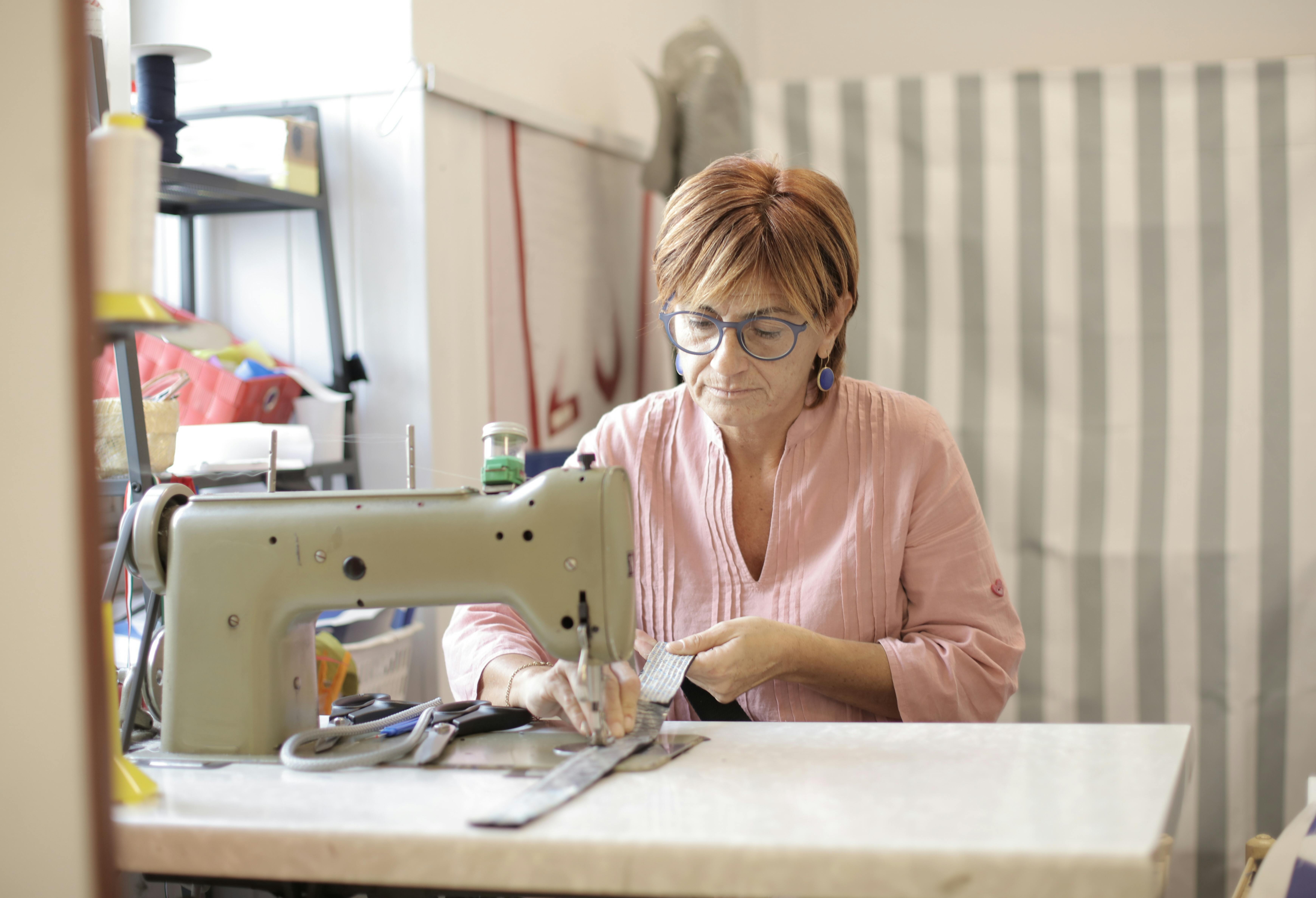 A woman sewing on a machine | Source: Pexels
