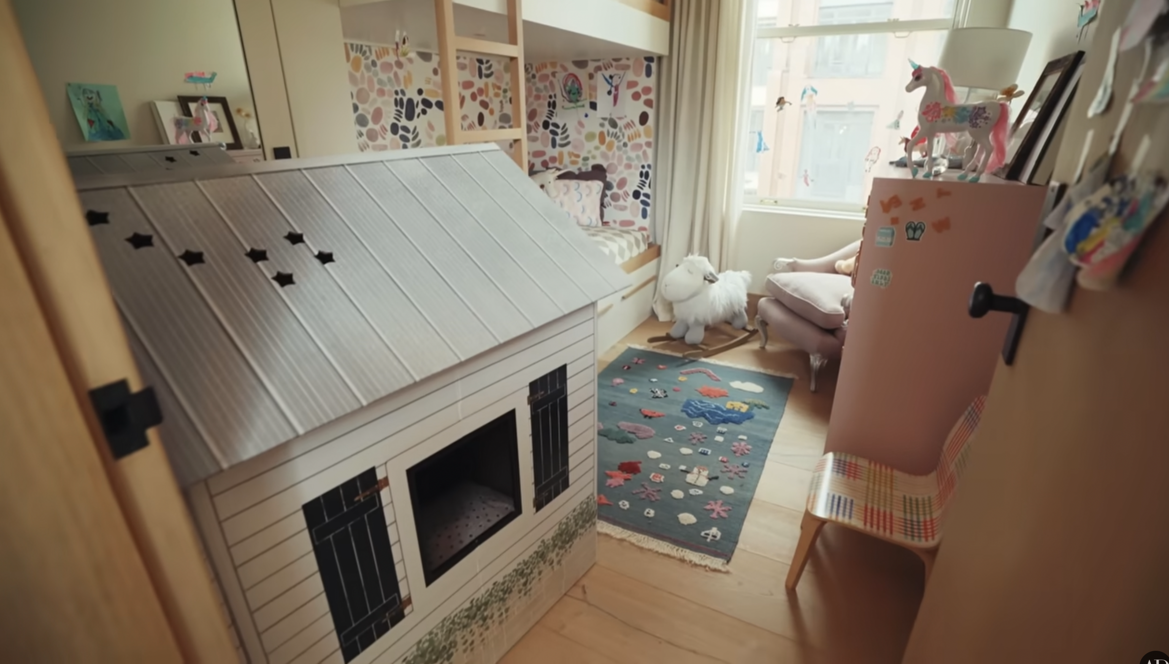 The children's room with a playhouse in Amanda Seyfried's New York apartment | Source: youtube/architecturaldigest