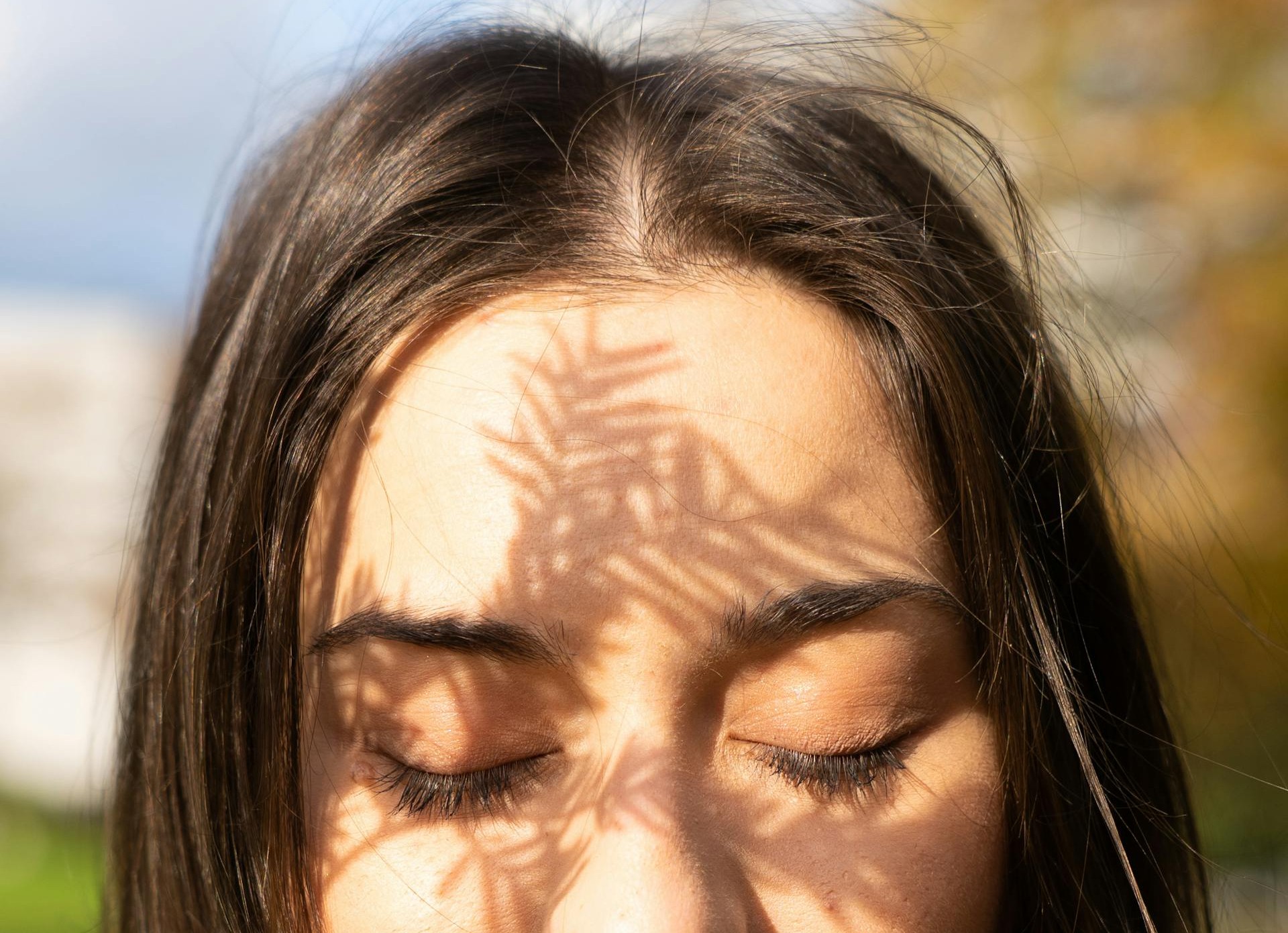 A woman with her eyes closed | Source: Pexels