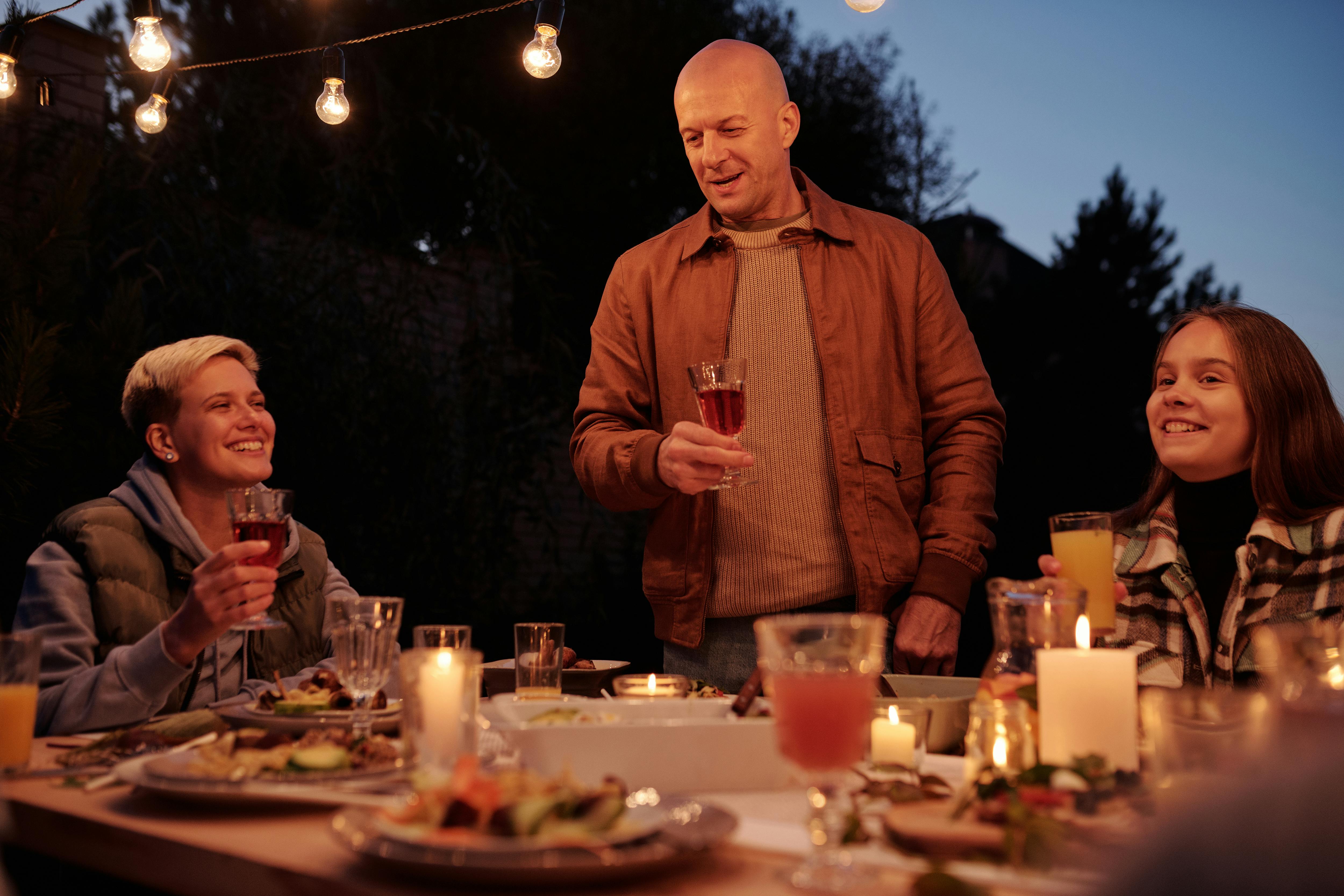 Man making a toast during family dinner | Source: Pexels