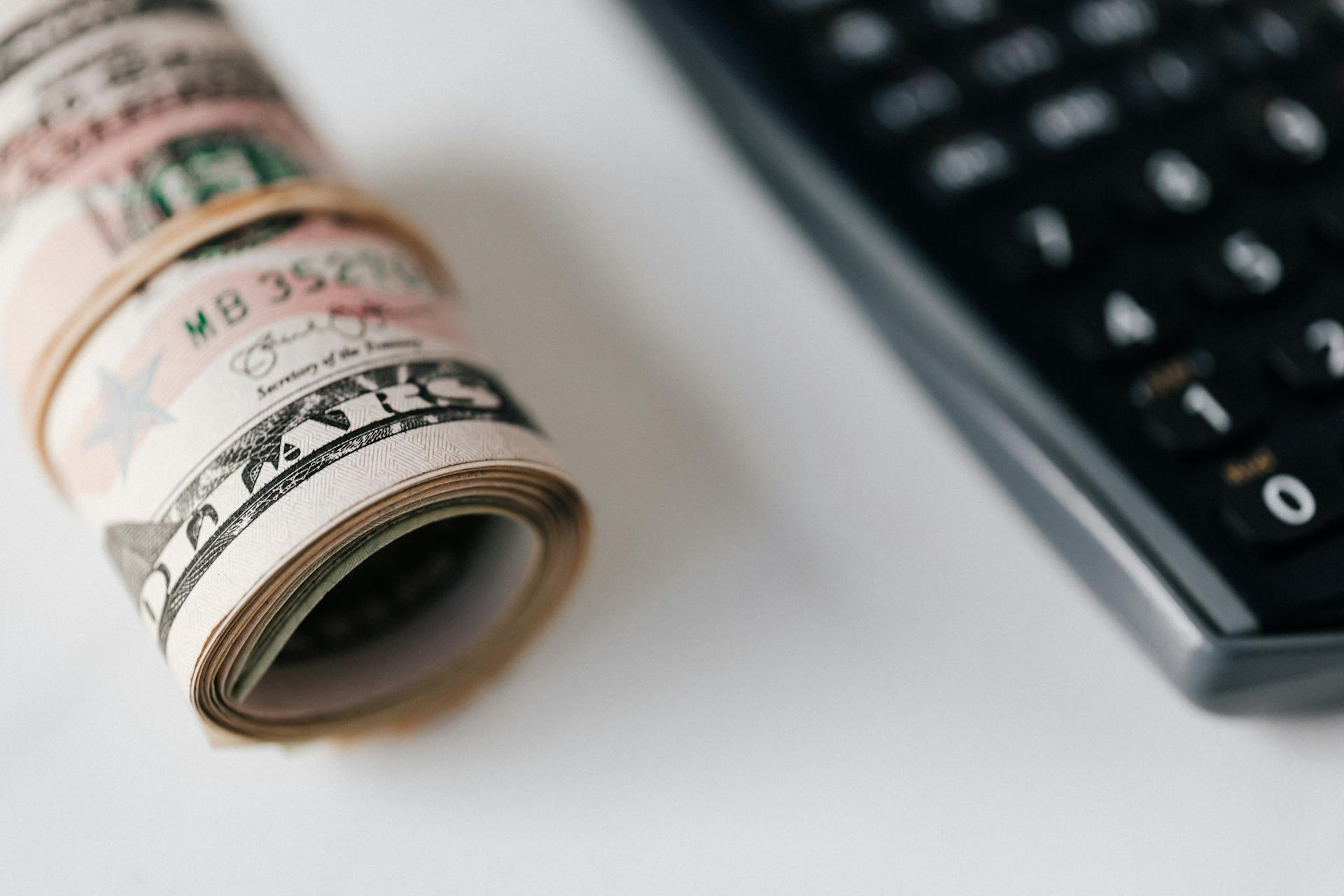 A roll of banknotes | Source: Pexels