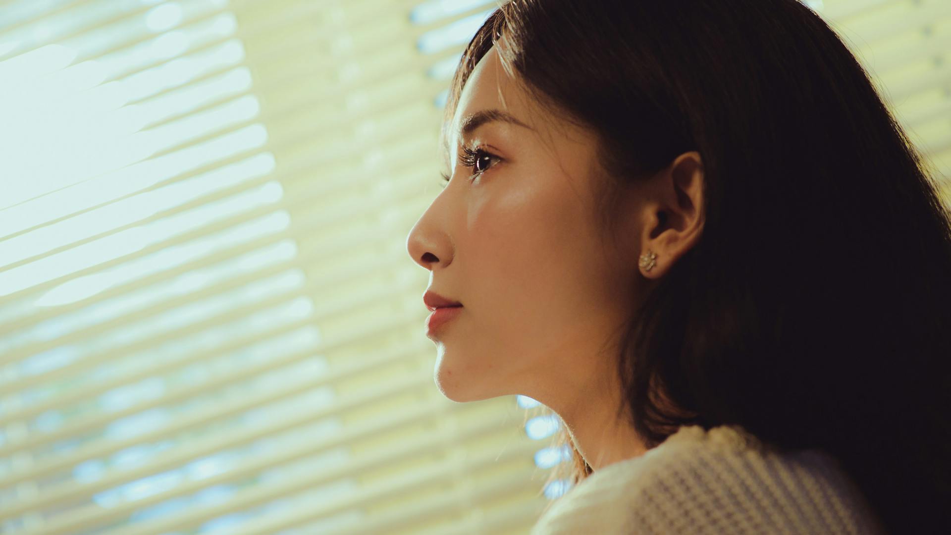 A thoughtful woman | Source: Pexels