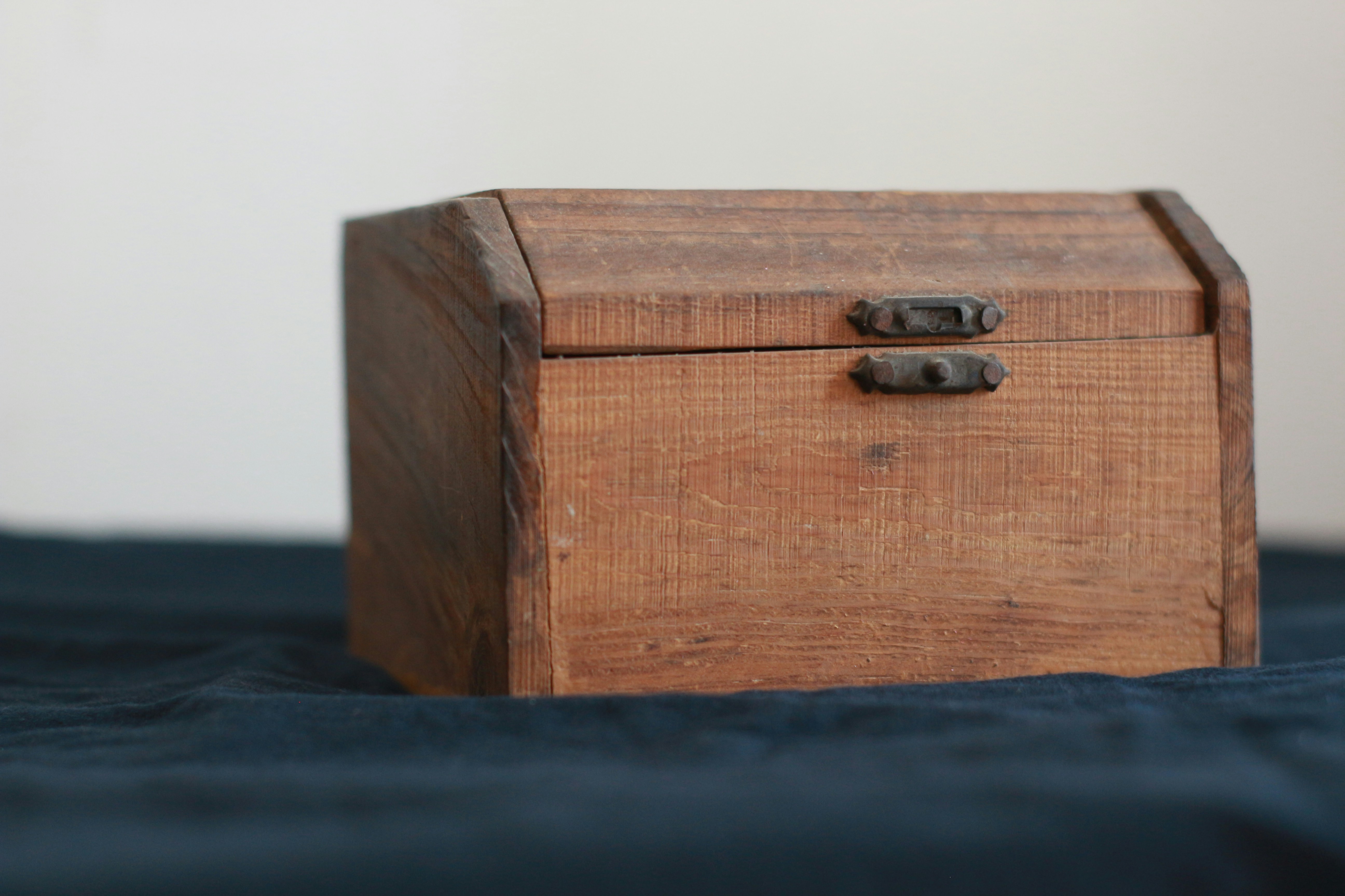 A wooden box | Source: Unsplash