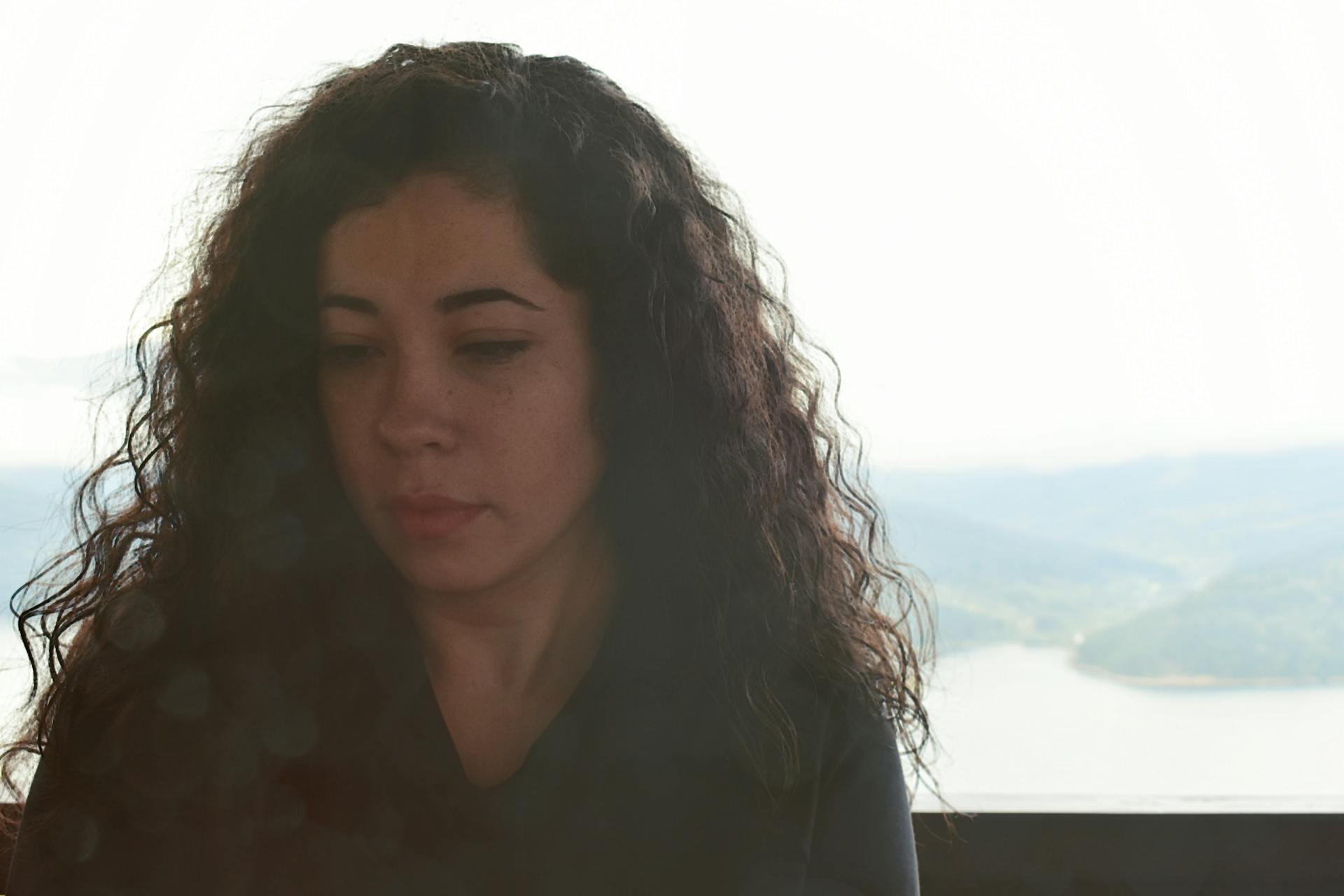 A thoughtful woman | Source: Pexels