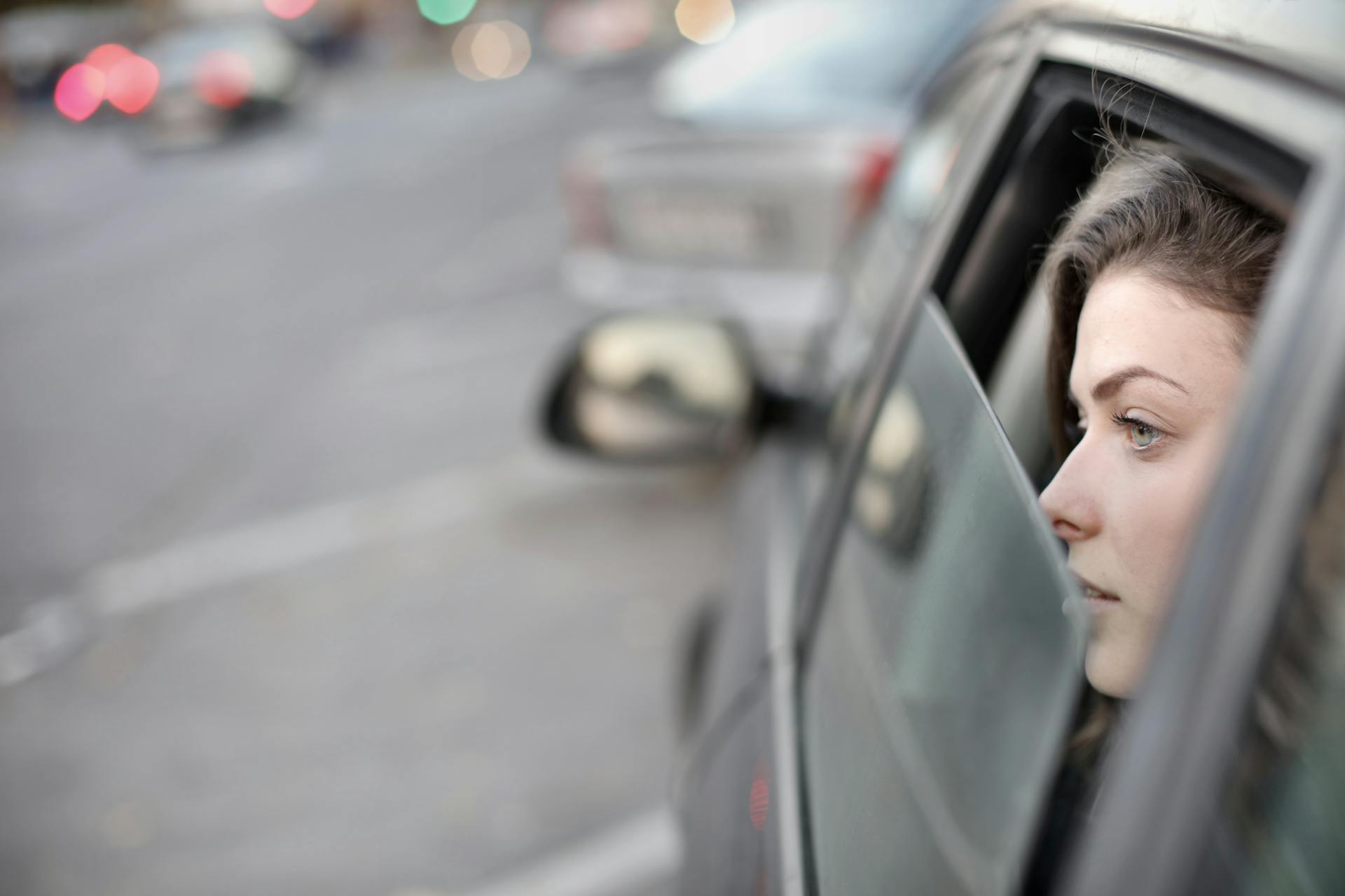 A woman looking out the car window | Source: Pexels