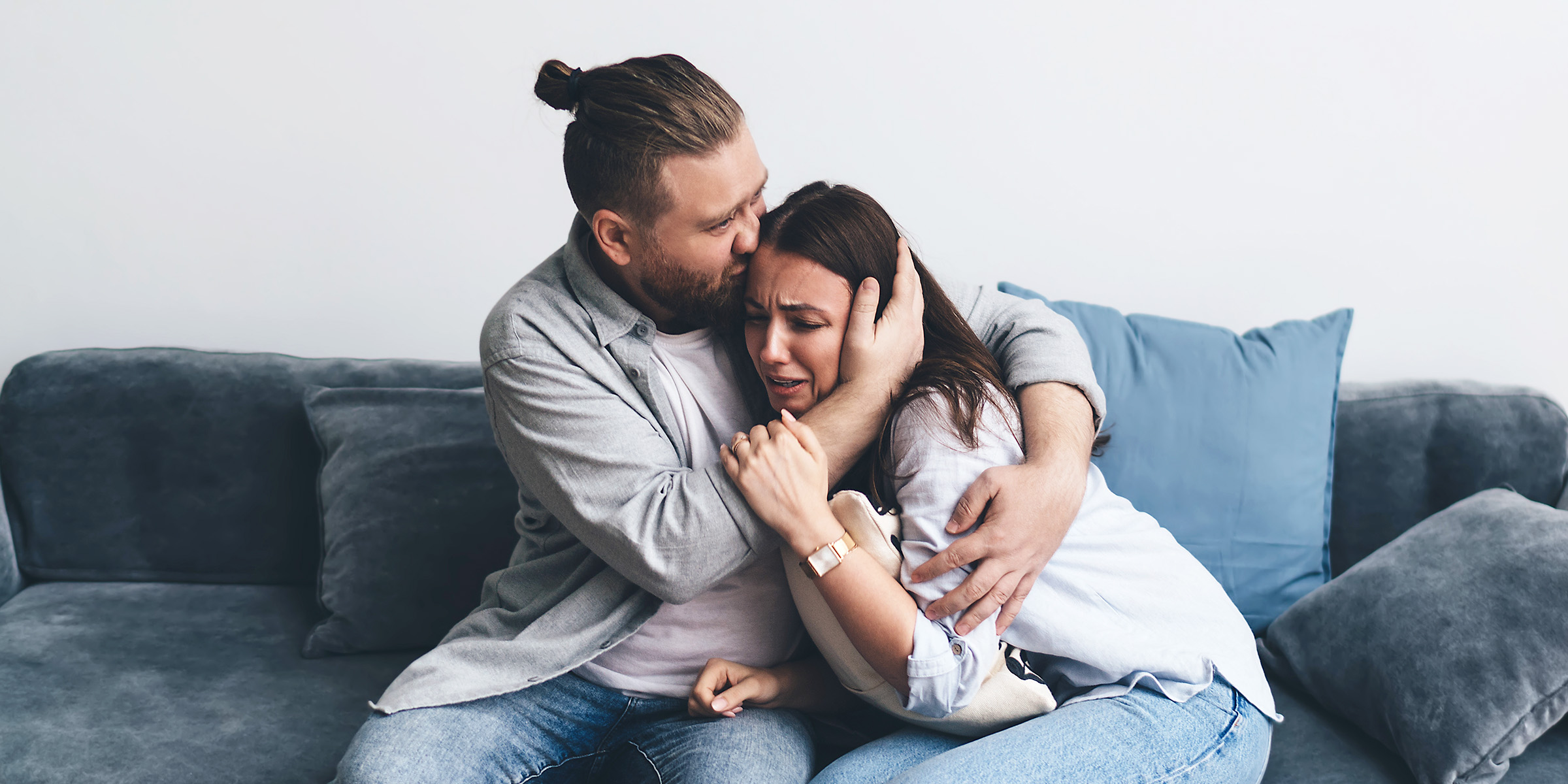 A man comforting an emotional woman | Source: Shutterstock