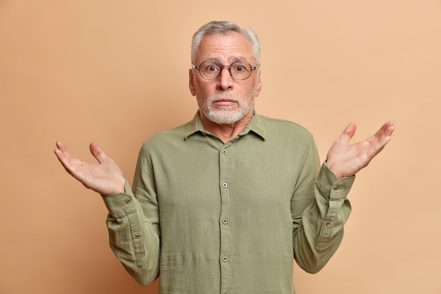 A senior man shrugging | Source: Freepik