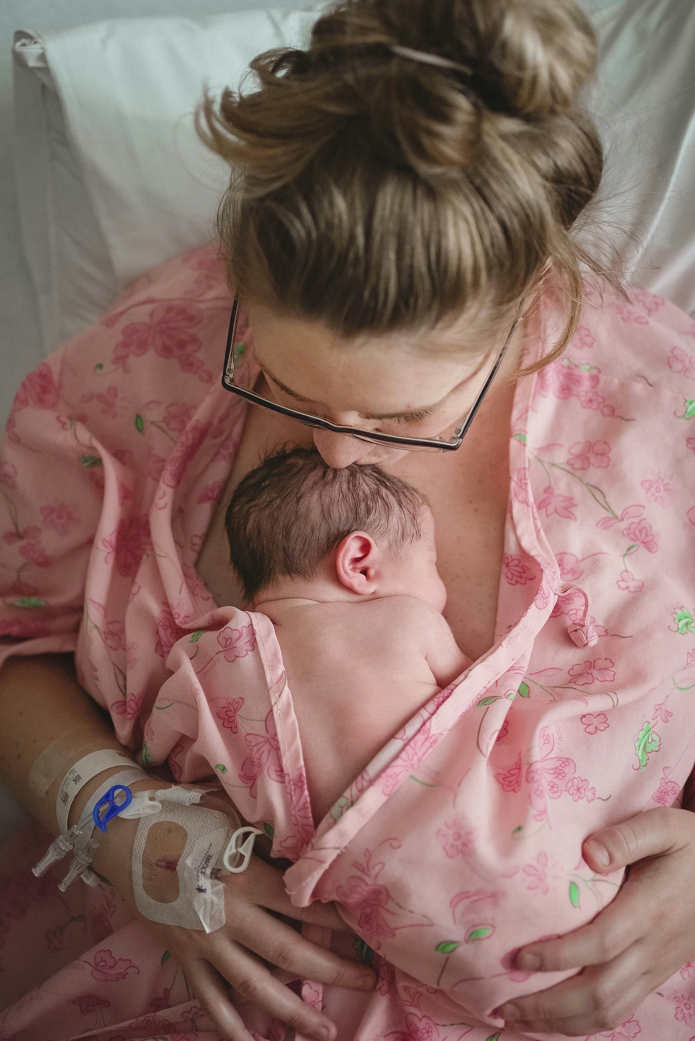 A mother and her newborn | Source: Unsplash