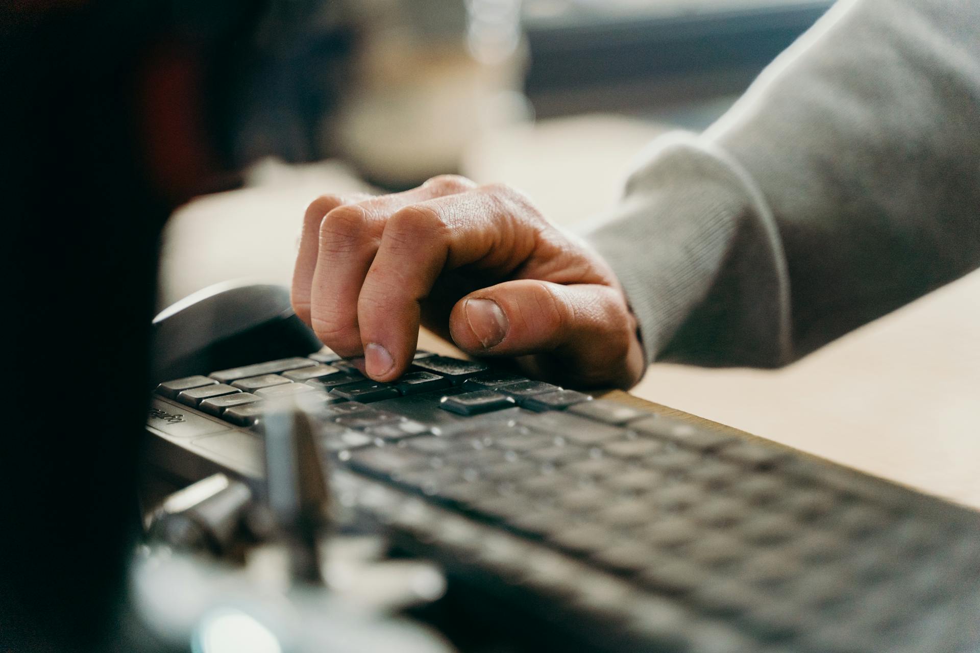 A man's hand on a keyboard | Source: Pexels