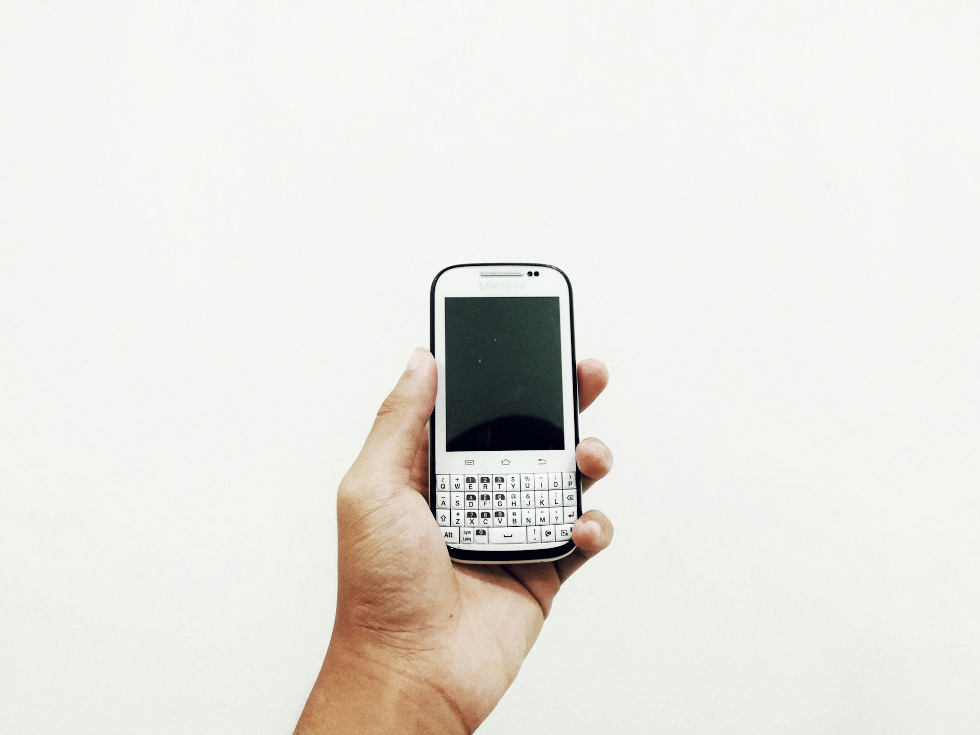 A man holding his cell phone | Source: Unsplash