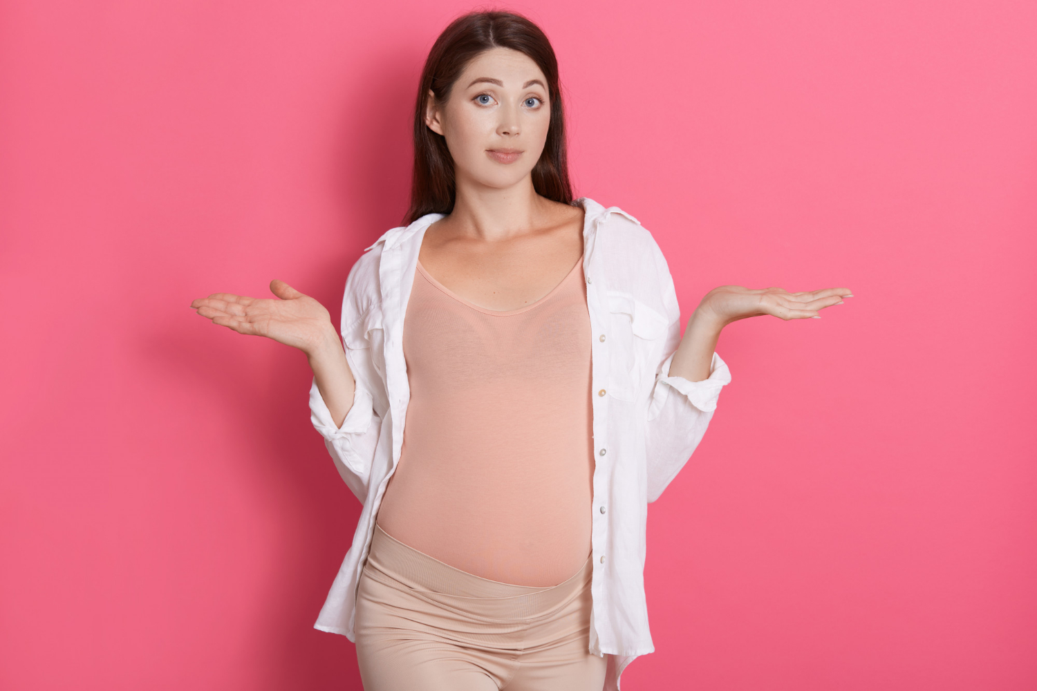A pregnant woman shrugging | Source: Freepik
