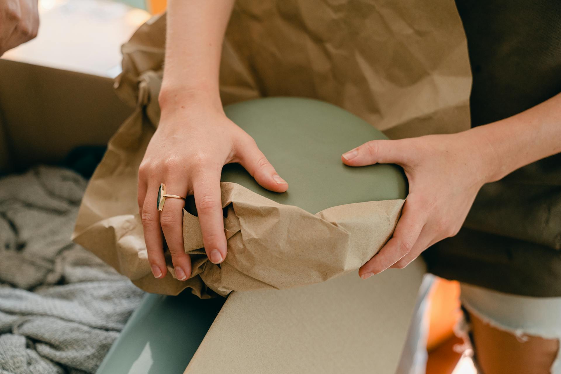 A woman unpacking plates | Source: Pexels