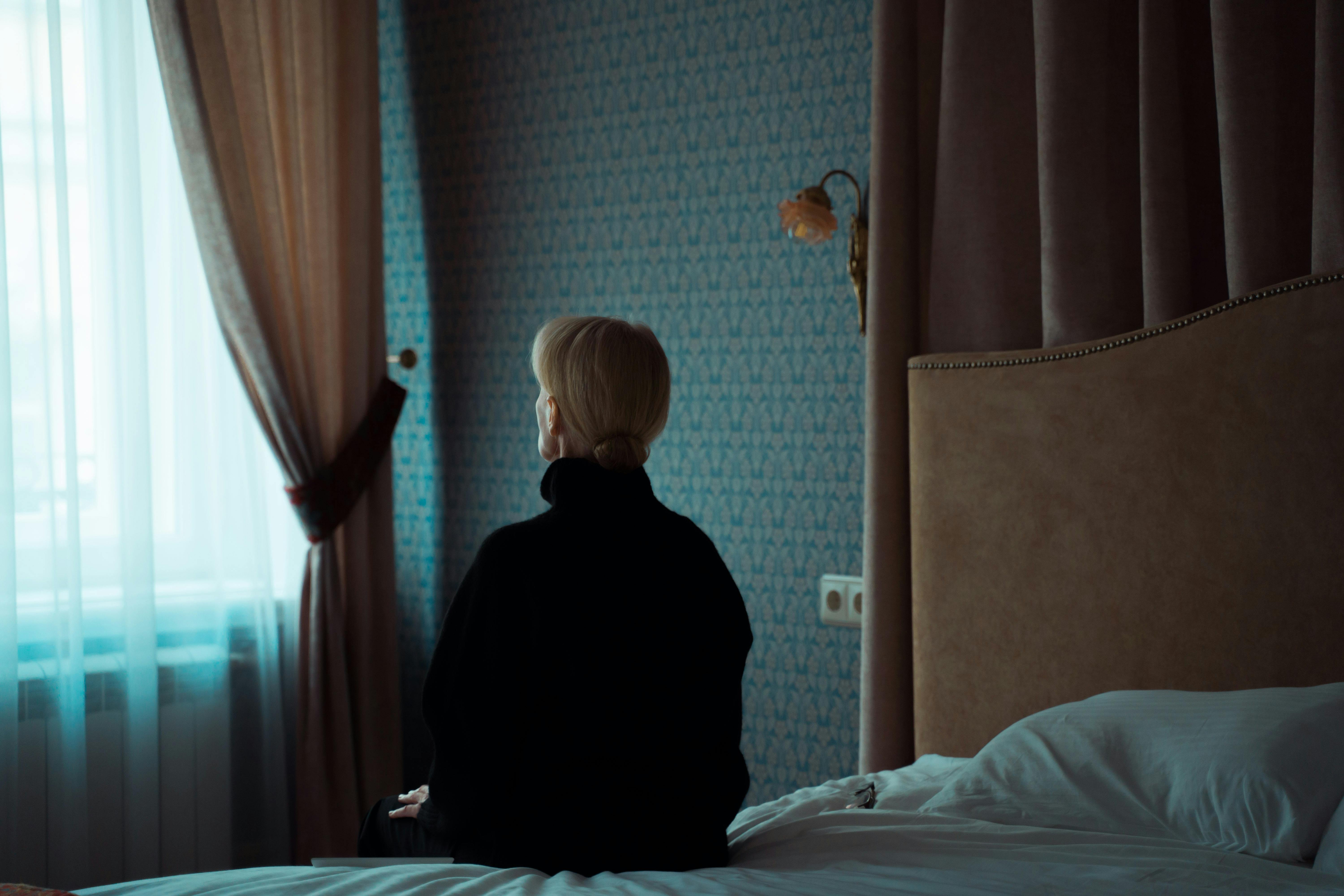 A woman staring out of a window | Source: Pexels