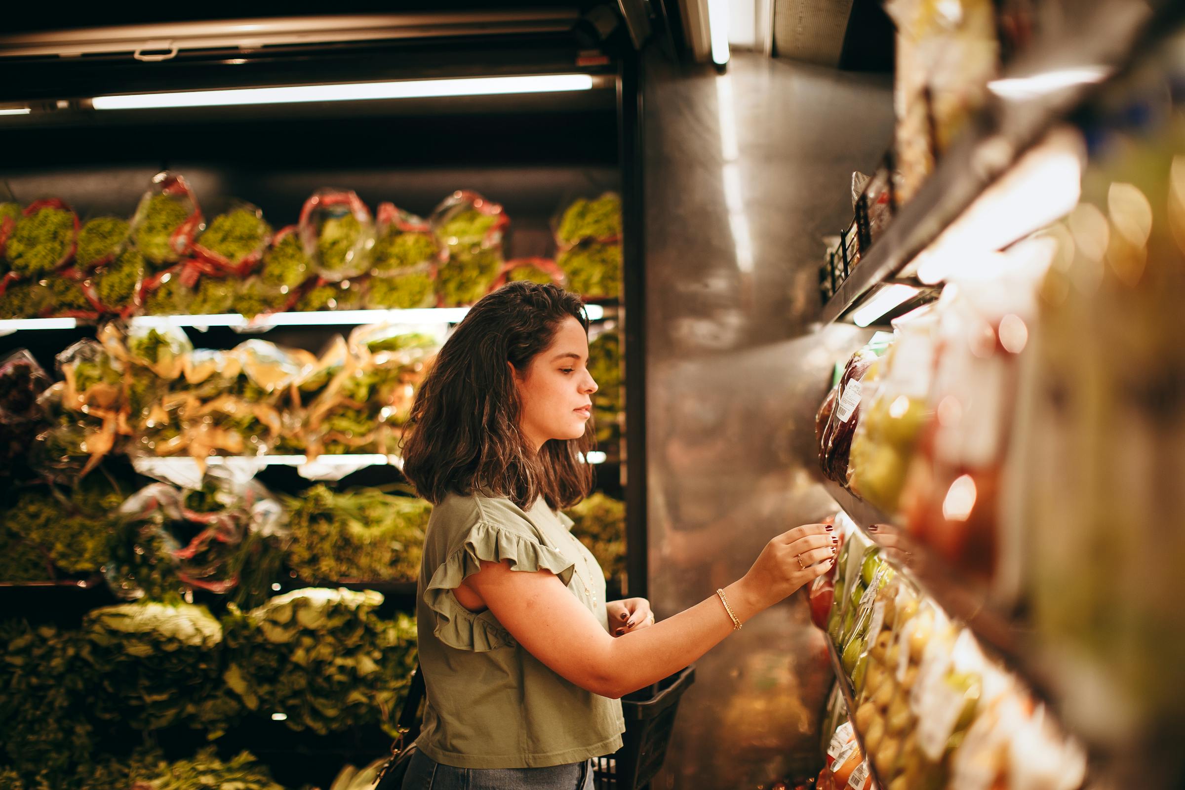 A woman in the produce section of a grocery store | Source: Pexels