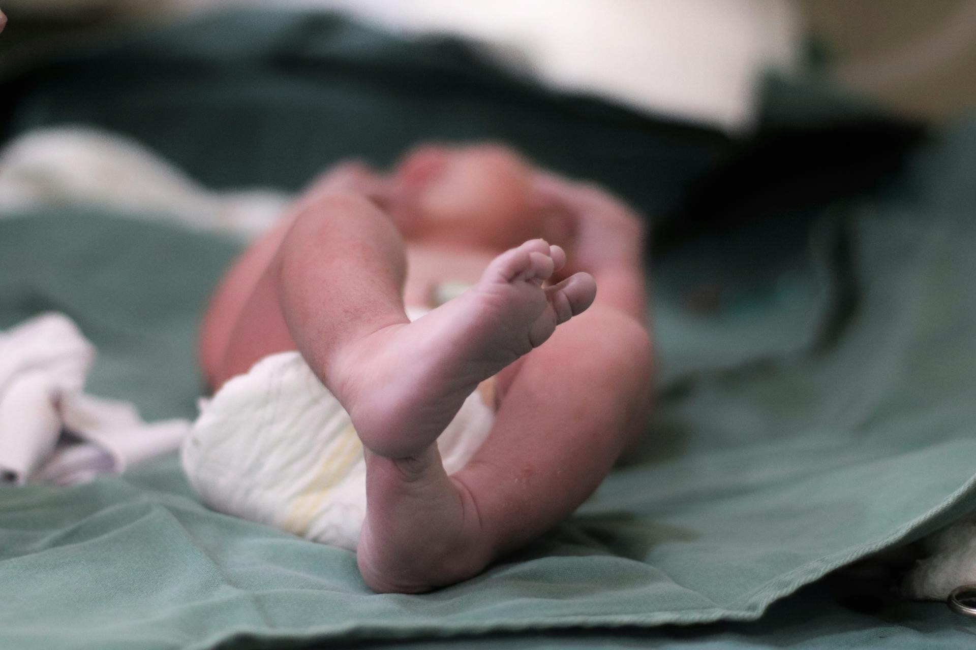 A newborn baby's feet | Source: Pexels