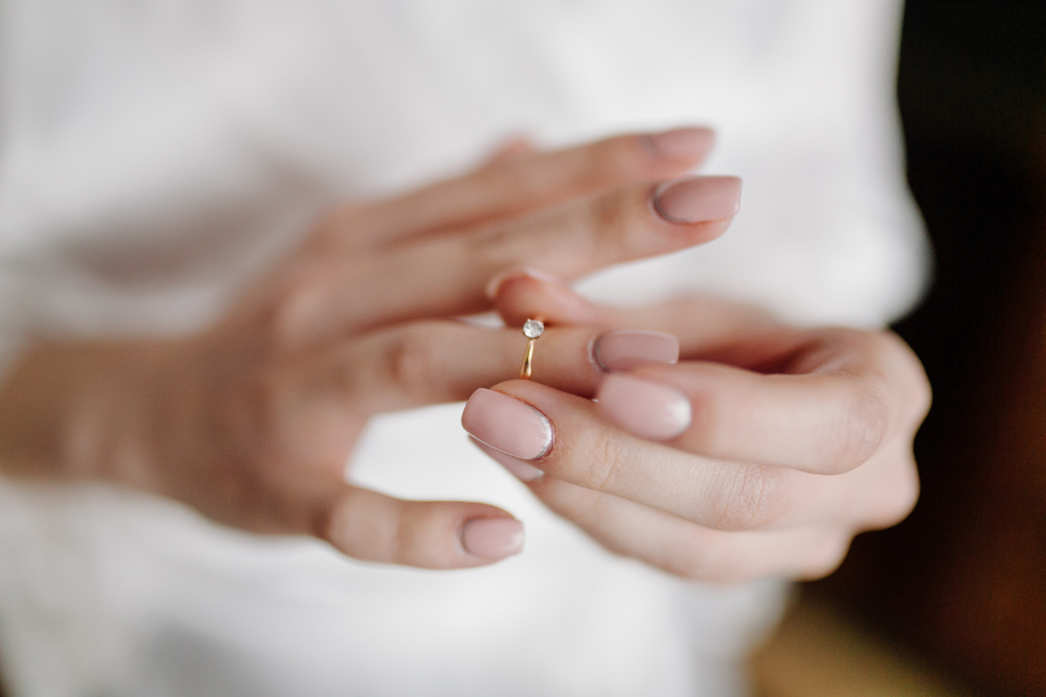 Close-up shot of a woman taking off her ring | Source: Freepik