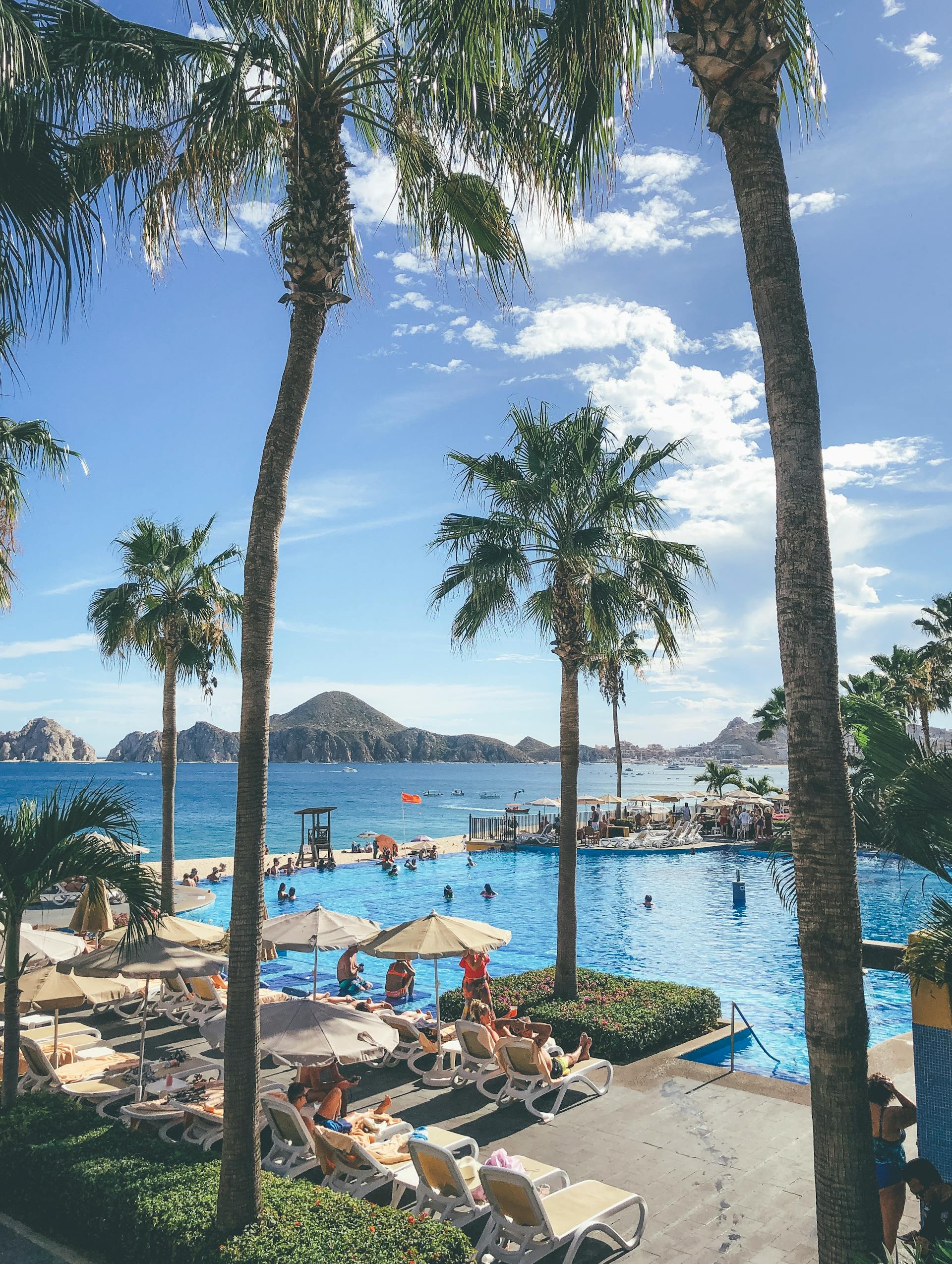 People in a pool | Source: Pexels
