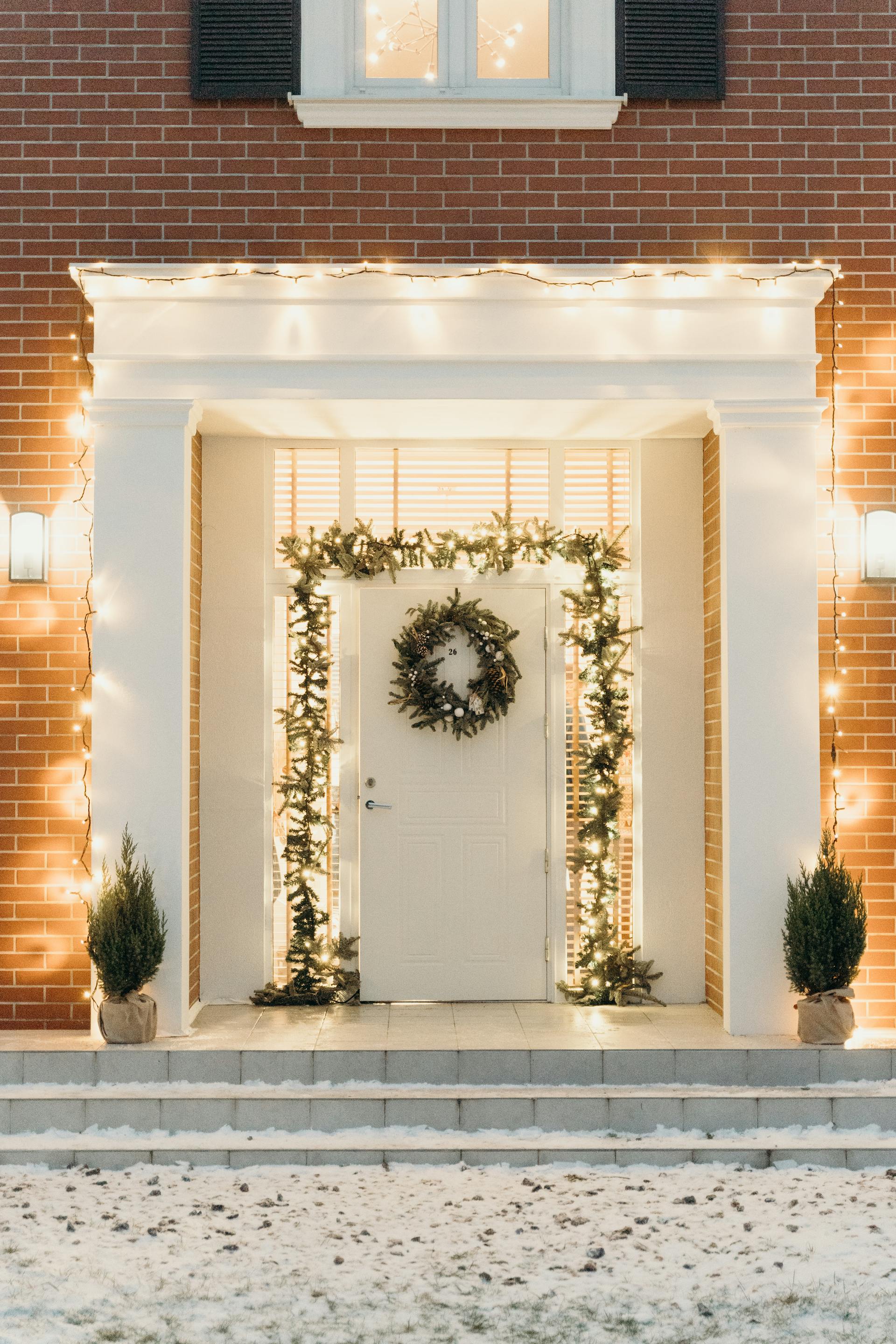 A house decorated for Christmas | Source: Pexels