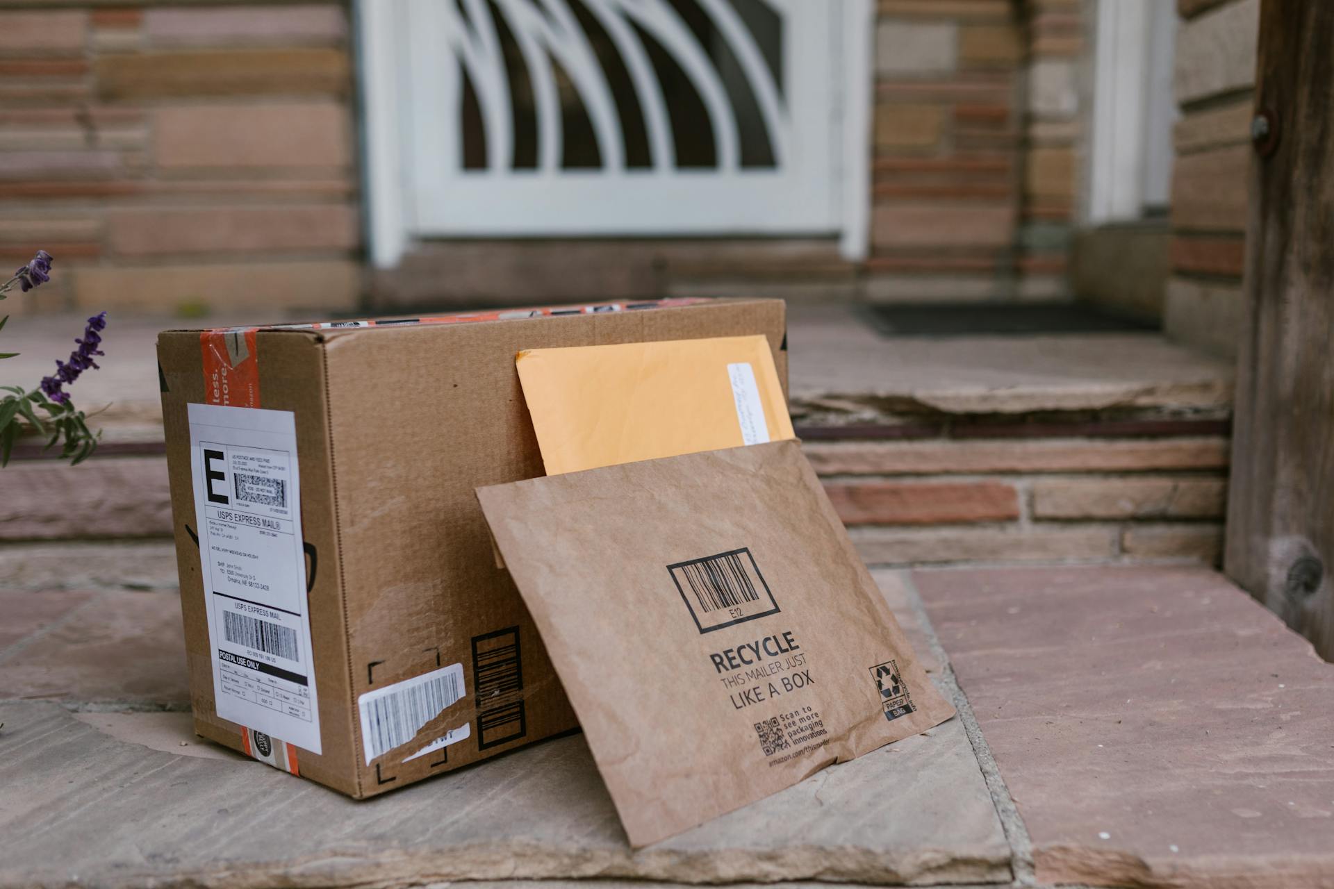 A package at a doorstep | Source: Pexels
