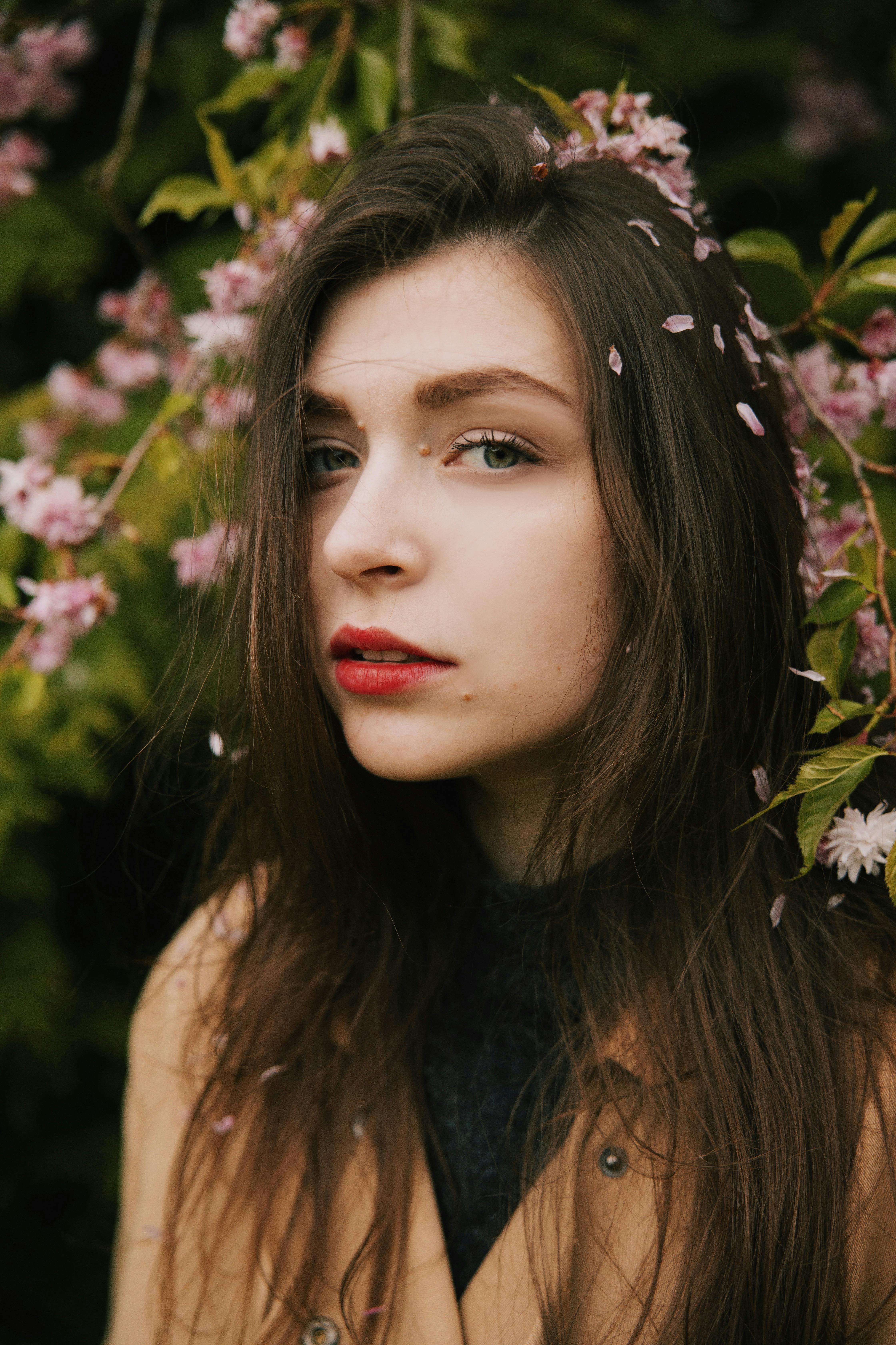 A woman outside | Source: Pexels