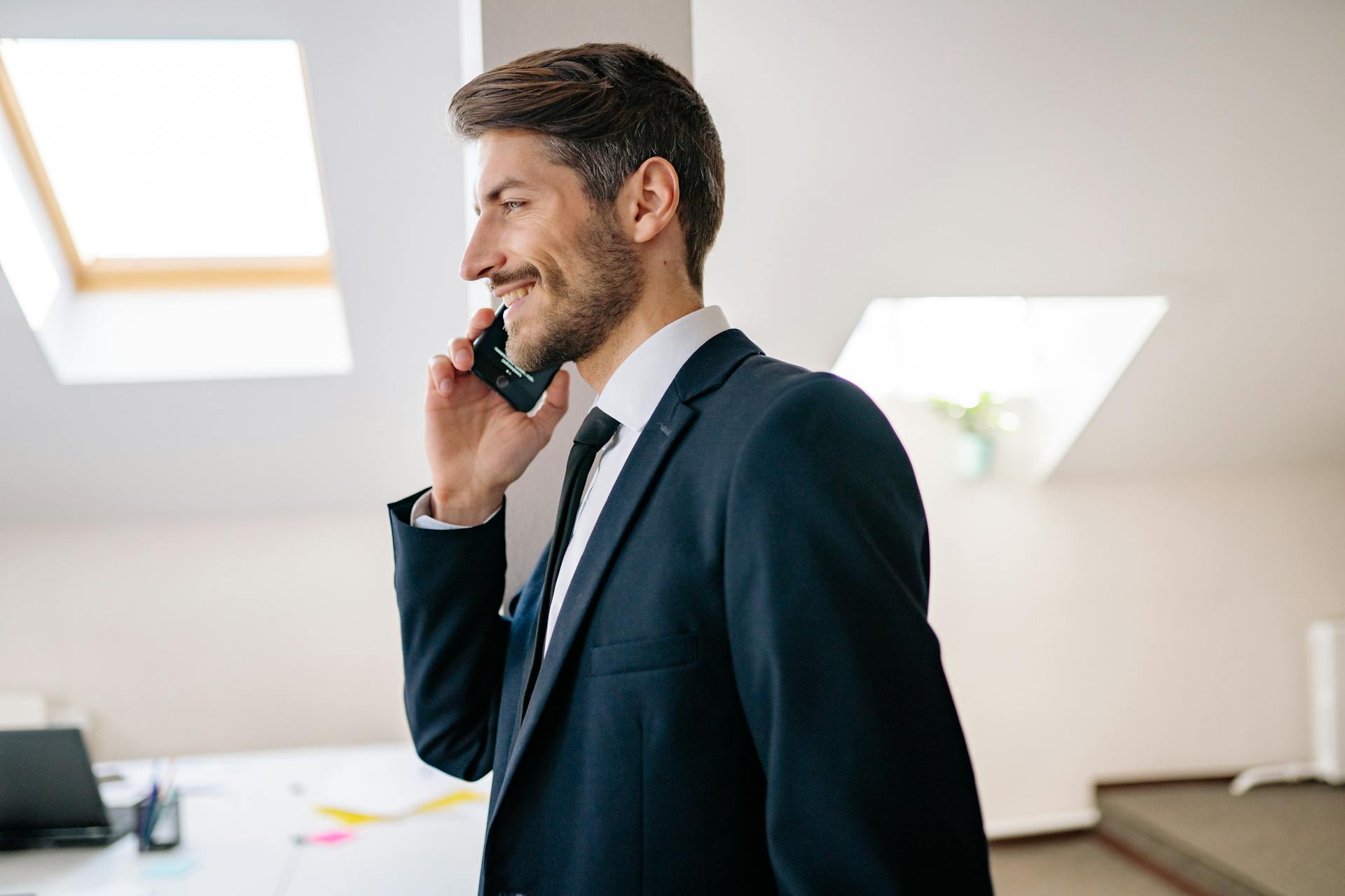 A man smiling during a phone call | Source: Pexels