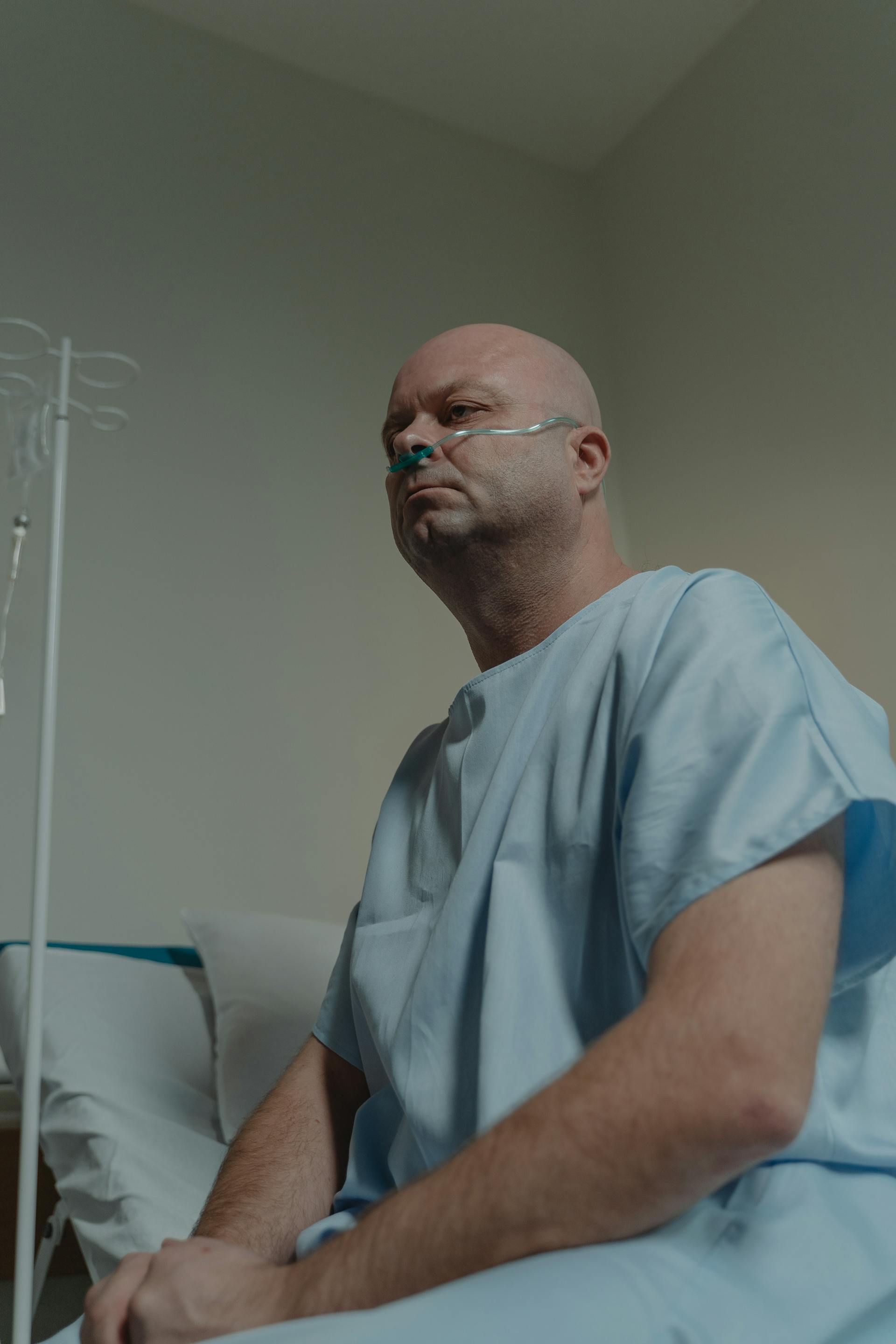 A sick man sitting on a hospital bed | Source: Pexels