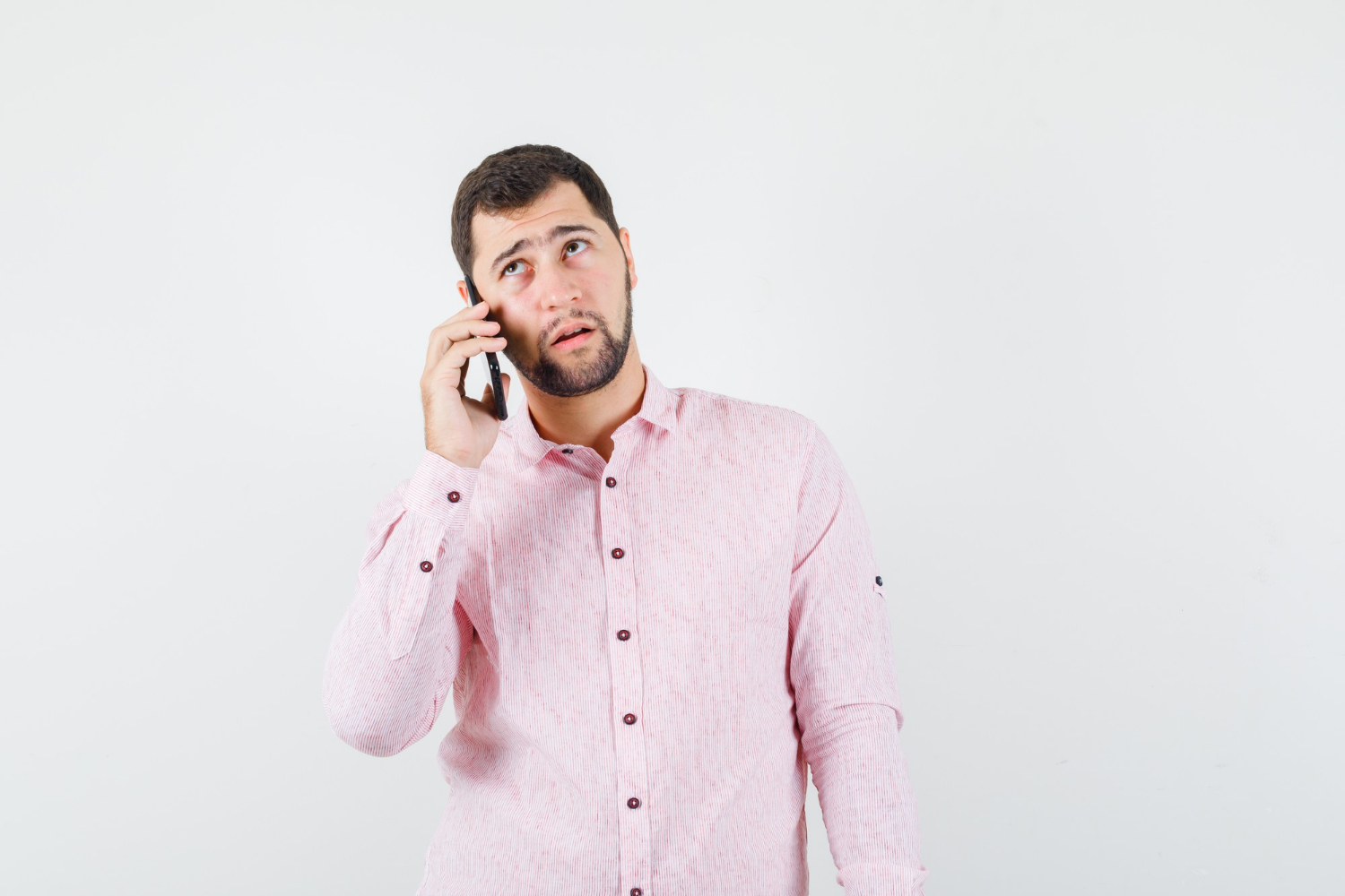 A man talking on the phone | Source: Freepik