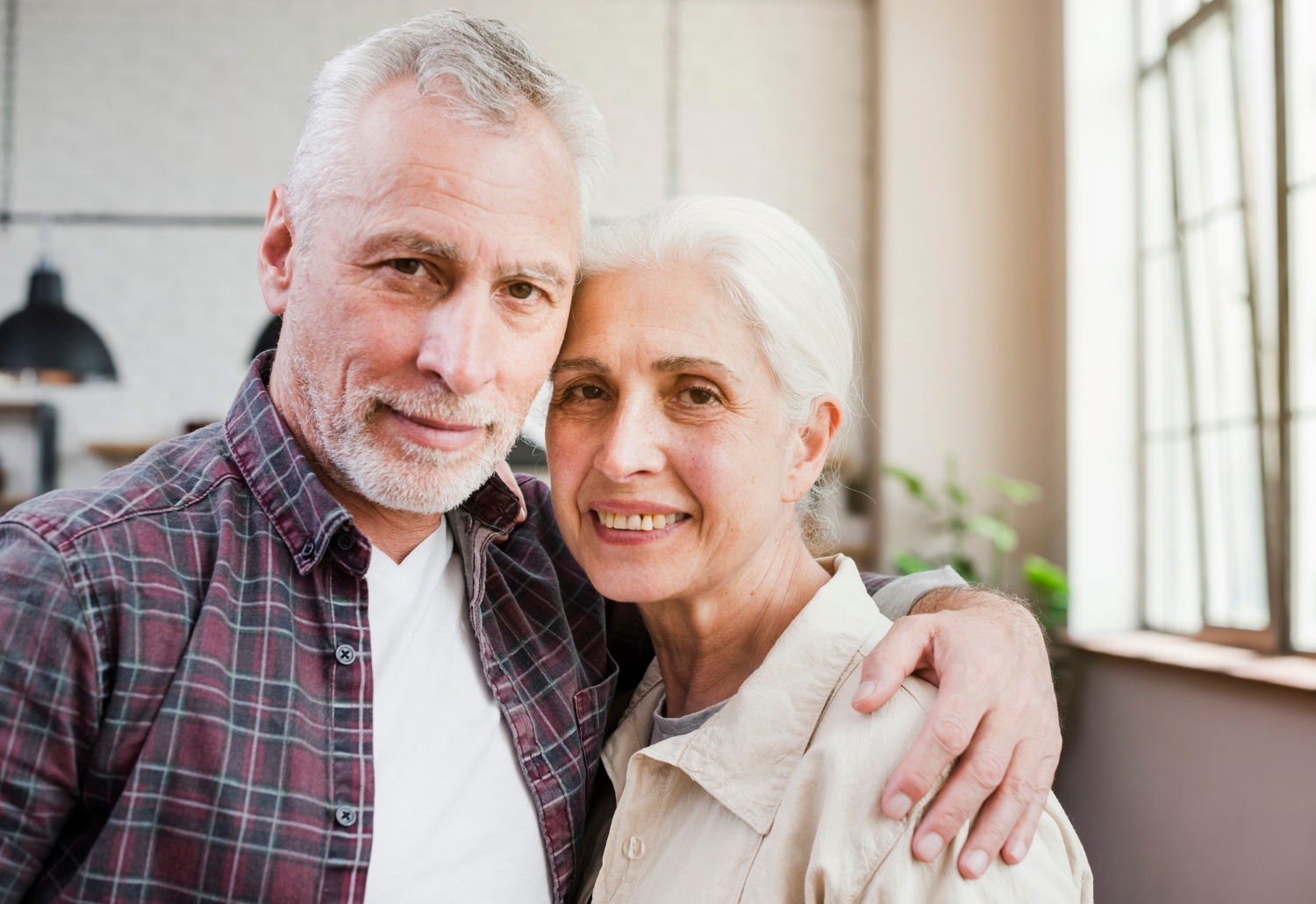 A senior couple smiling | Source: Freepik