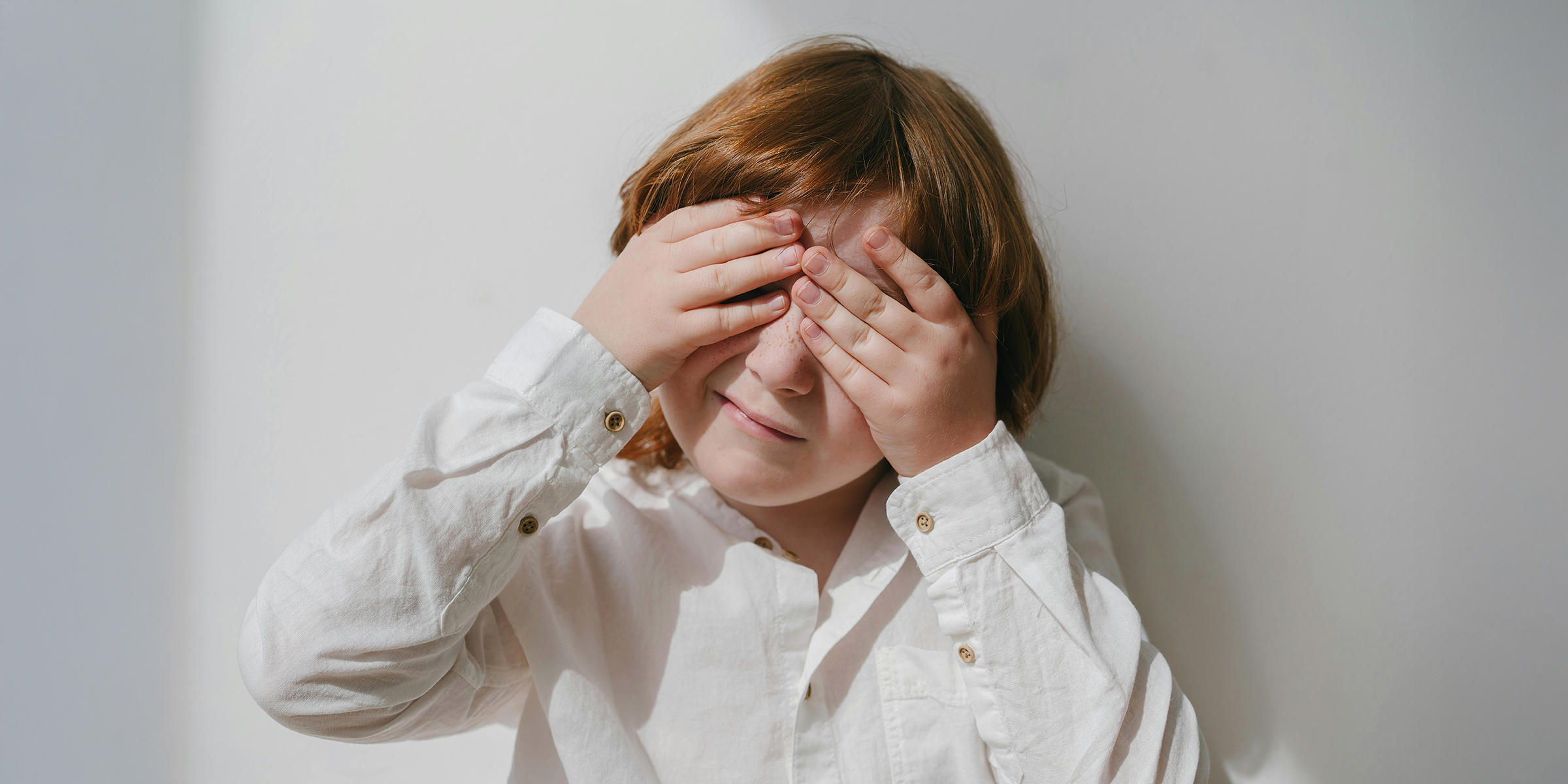 Boy hiding his face with his hands | Source: Pexels