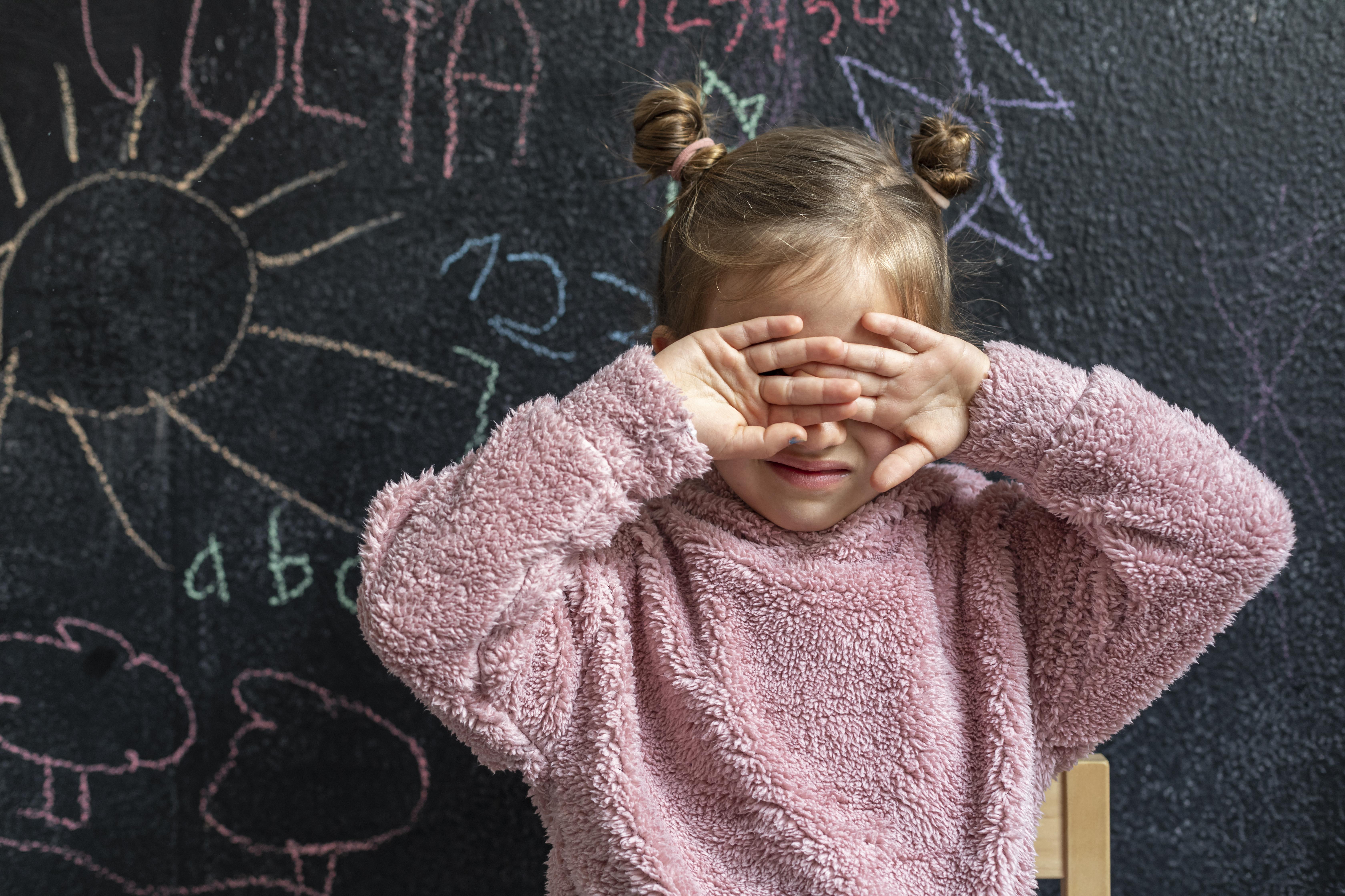 Scared little girl | Source: Freepik
