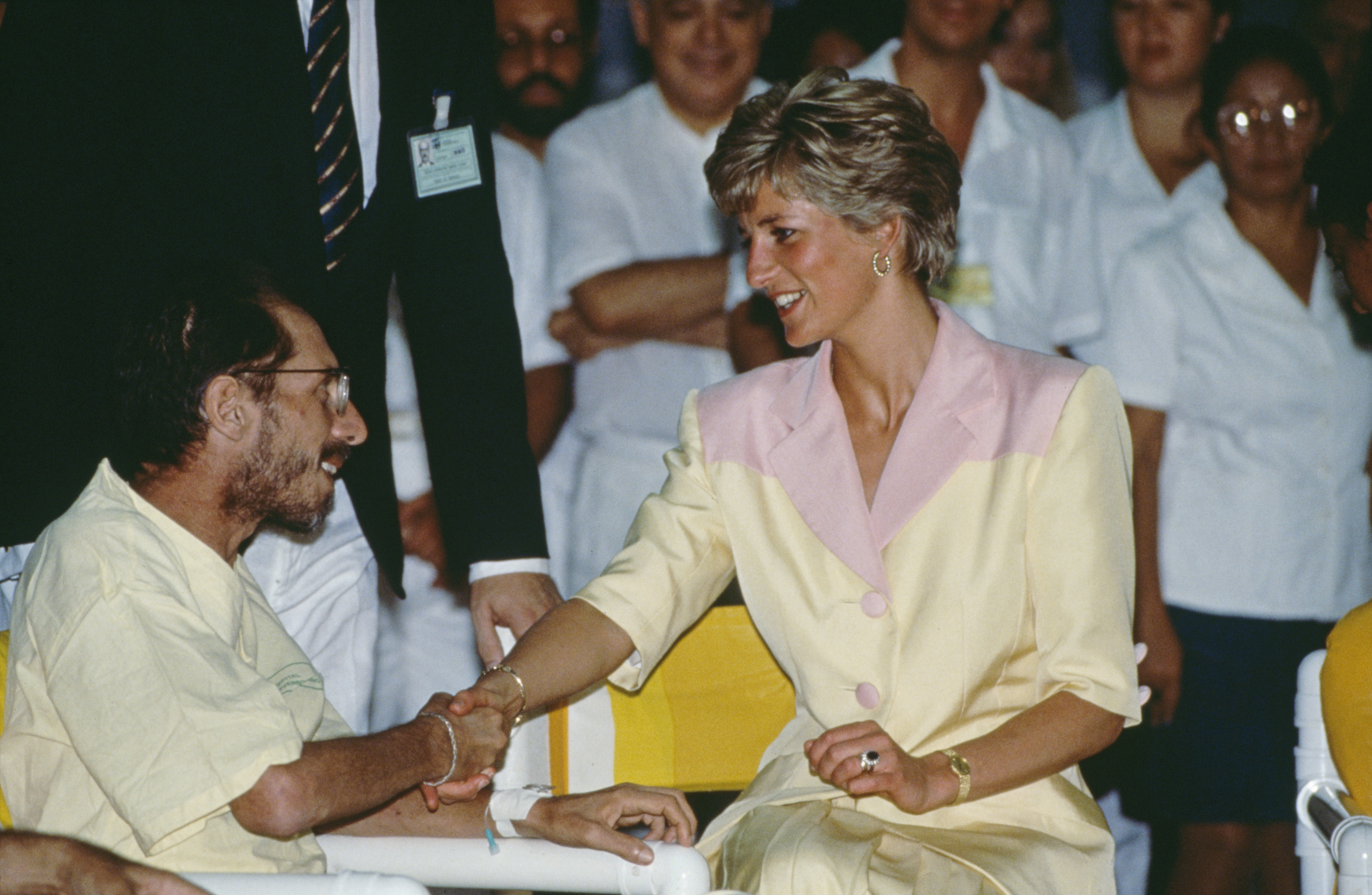 Diana, Princess of Wales visiting patients suffering from AIDS at the Hospital Universidade in Rio de Janeiro, Brazil on April 25, 1991. | Source: Getty Images