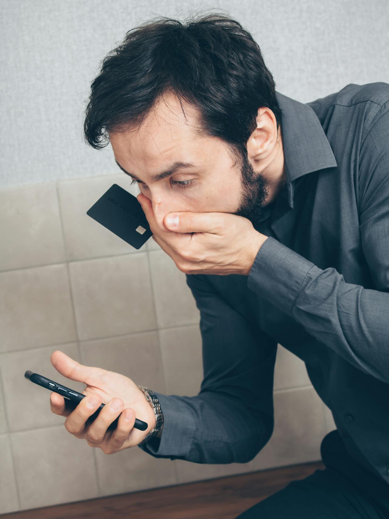 A stunned man looking at his phone | Source: Pexels