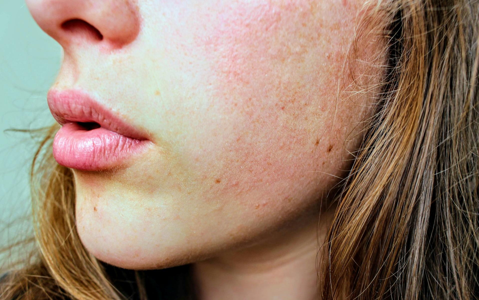 Close up of the lower part of a woman's face | Source: Pexels
