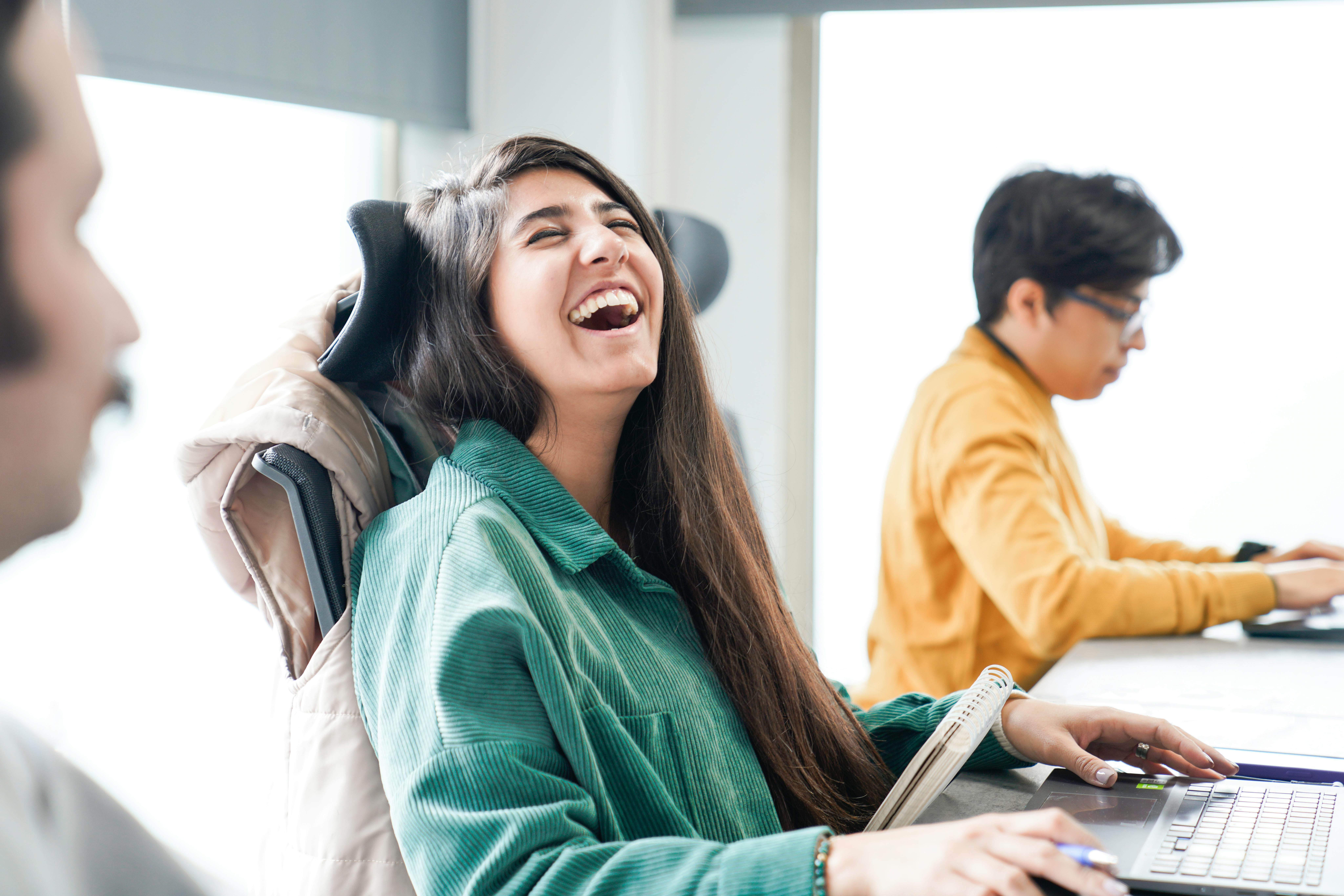 A woman laughing | Source: Pexels