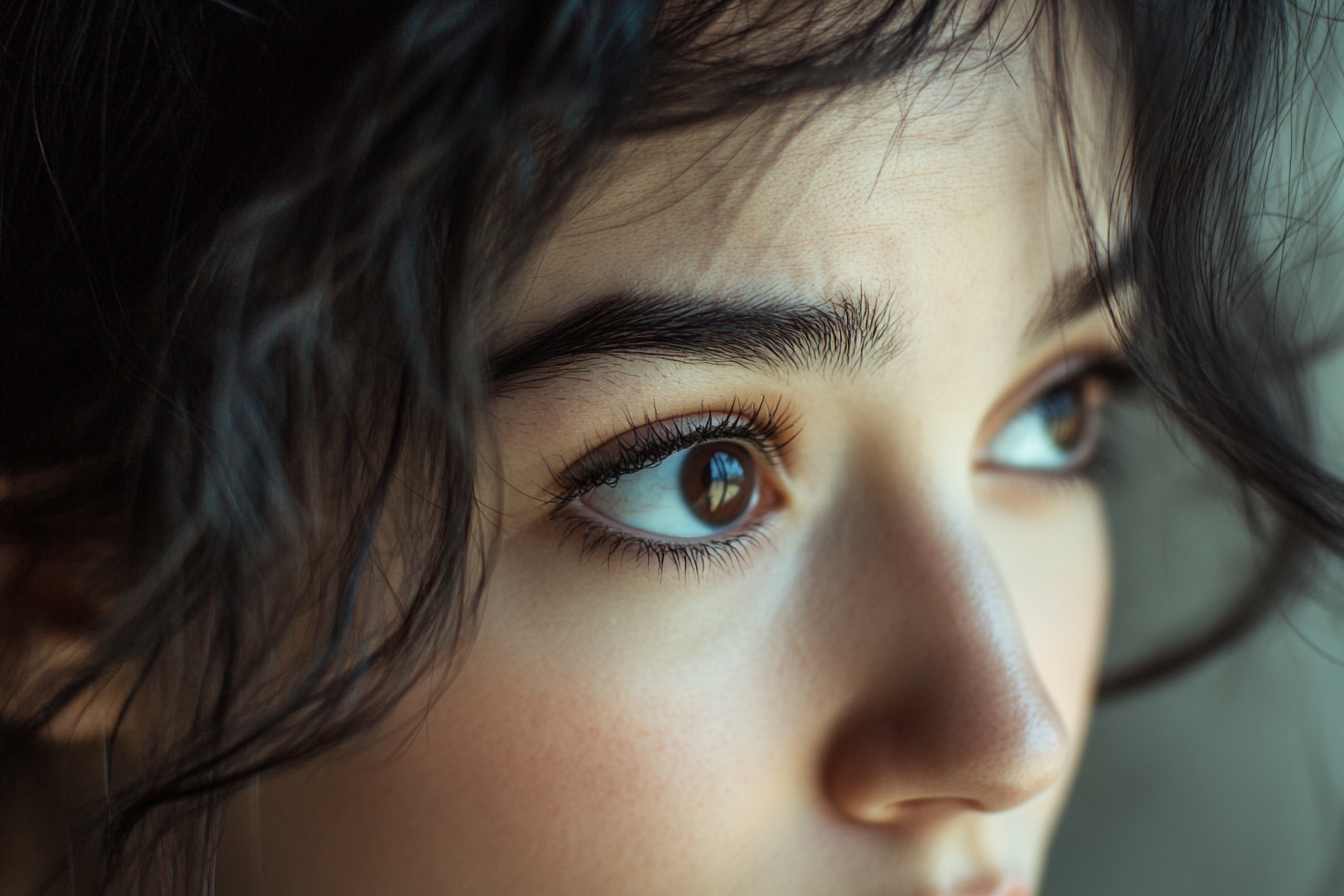 A woman staring intently at something | Source: Midjourney