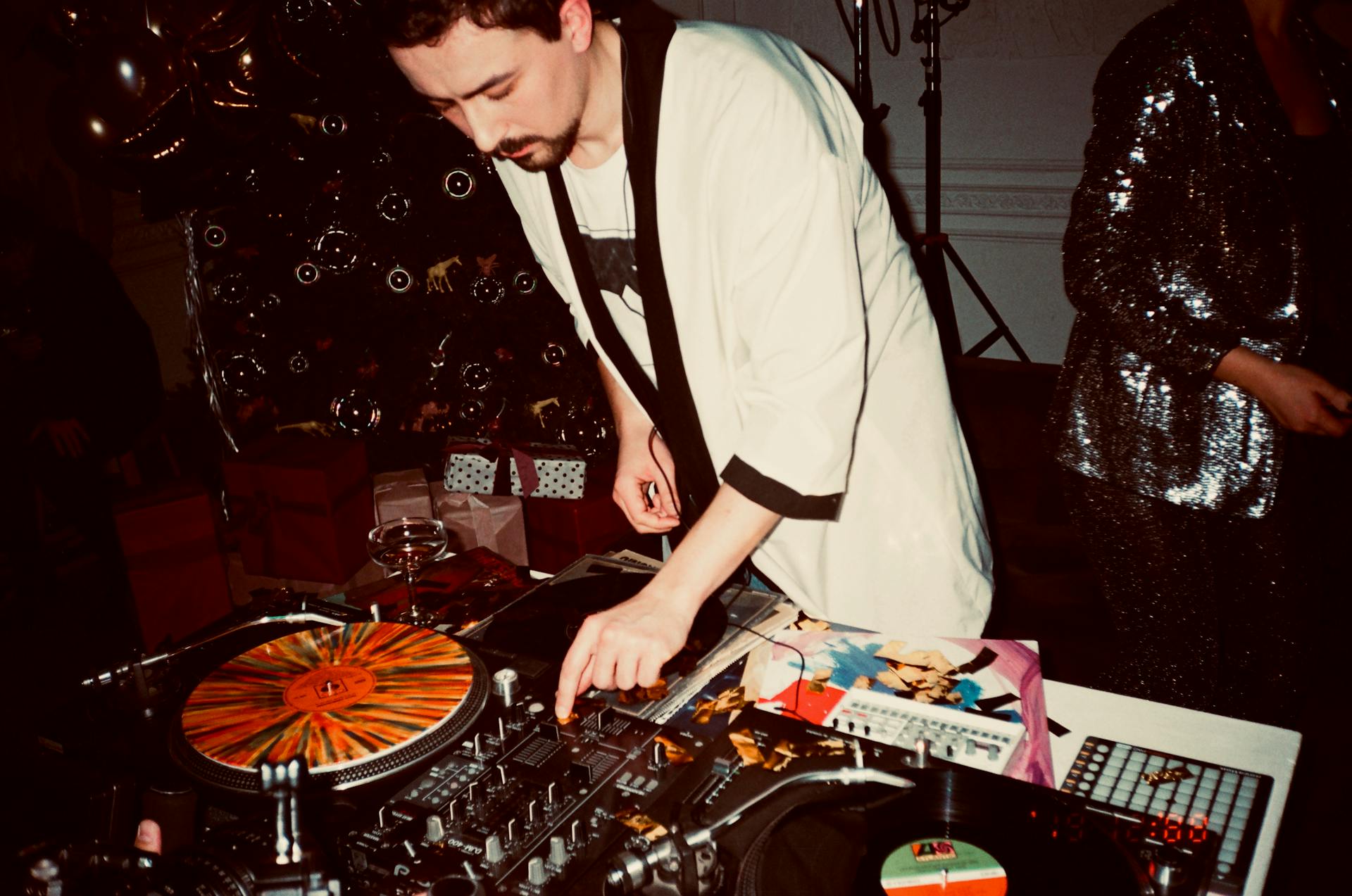 A close-up of a DJ at a party | Source: Pexels