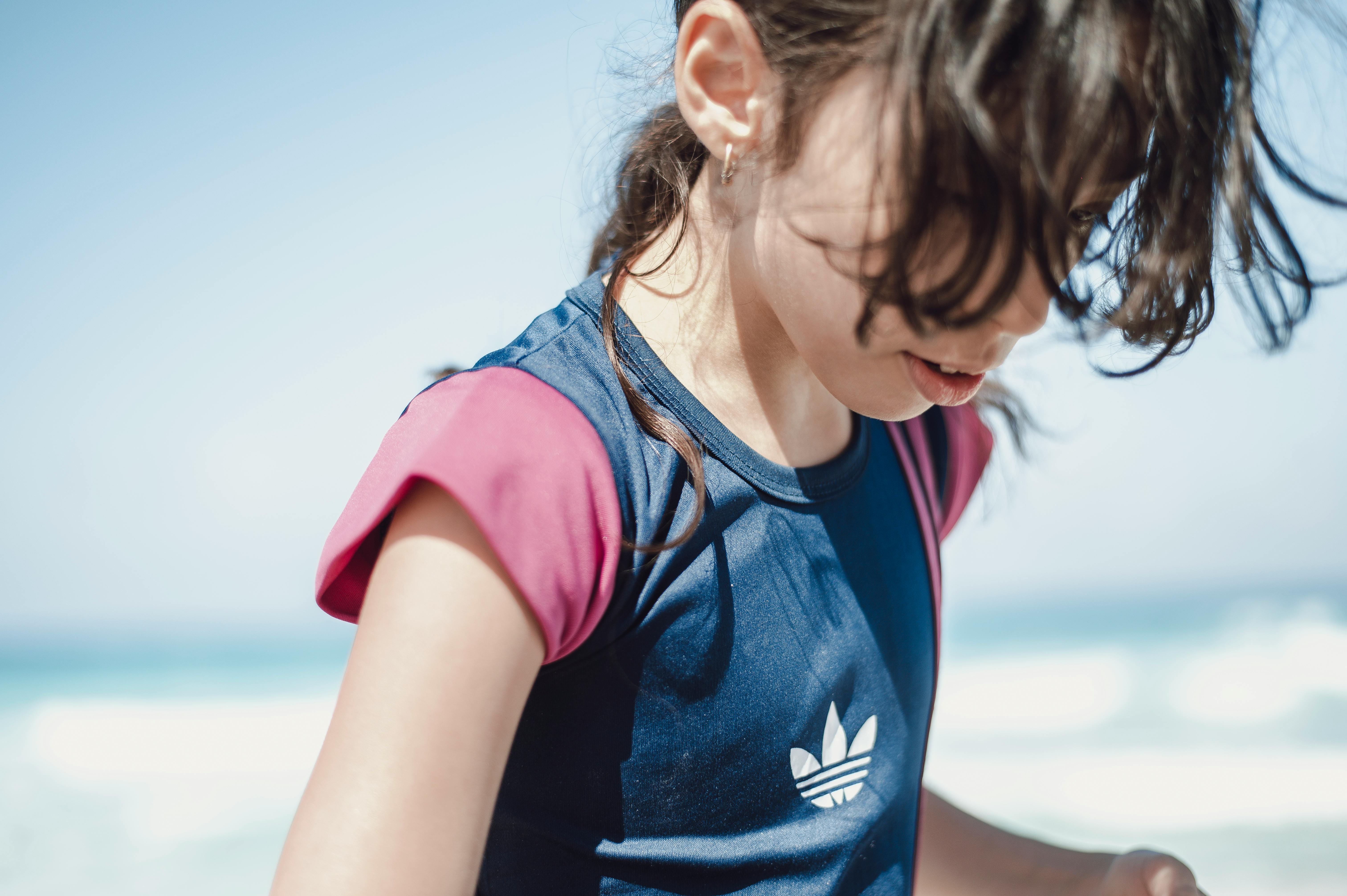 A little girl outside | Source: Pexels