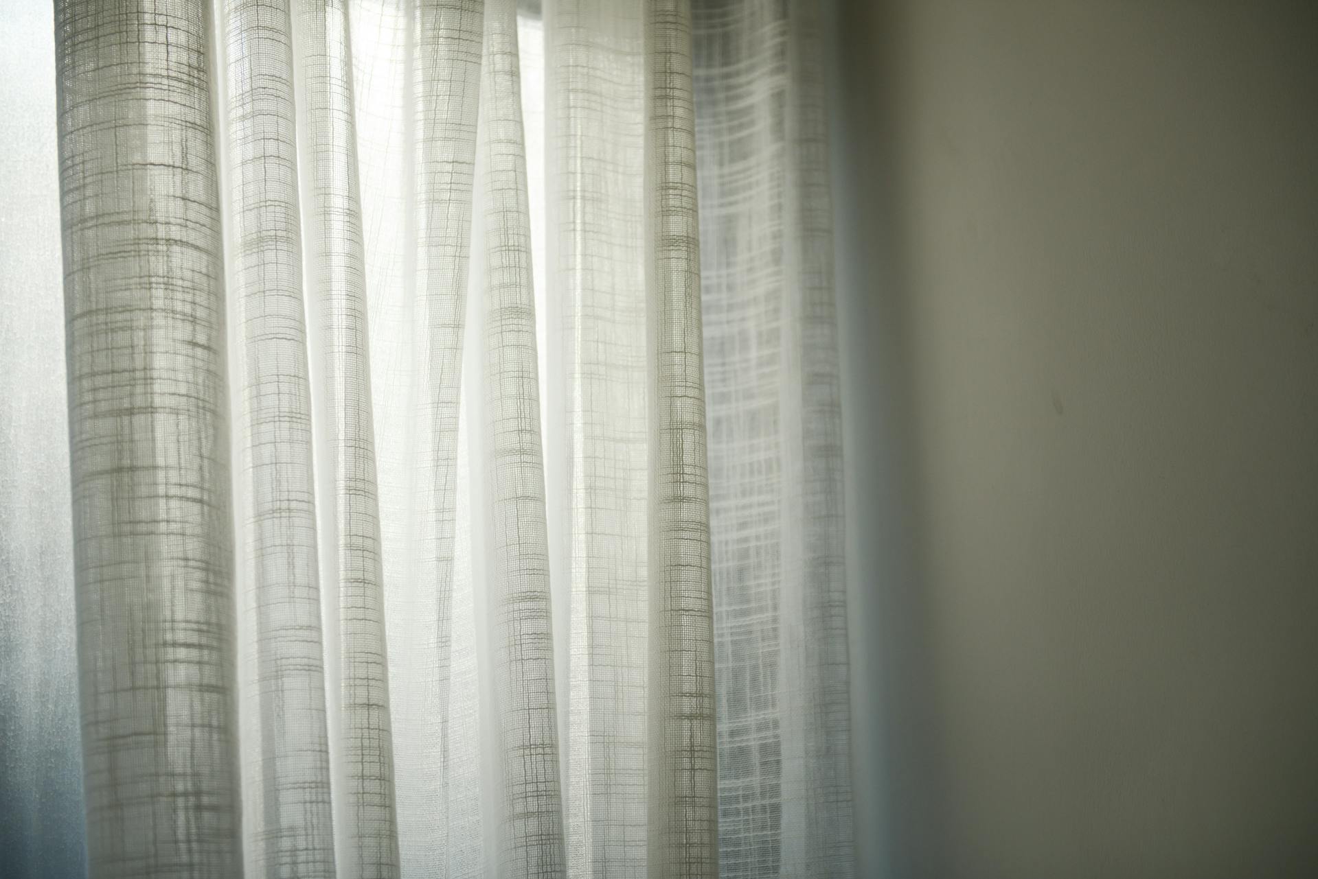 Closed curtains | Source: Pexels