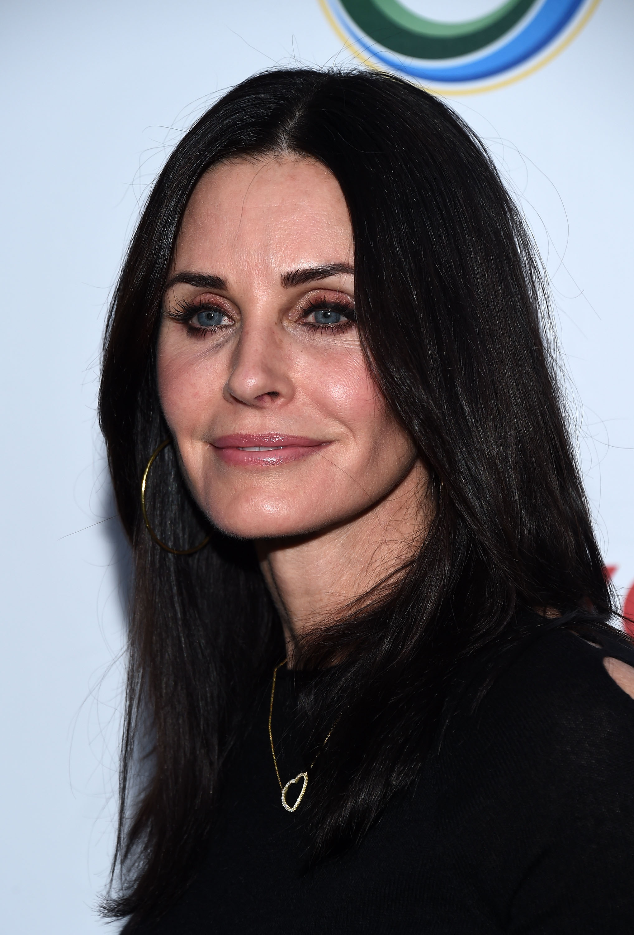 Cox is pictured in 2017, around the period when she was moving away from fillers. She later revealed that she had all of her fillers dissolved and began embracing a more natural appearance. | Source: Getty Images